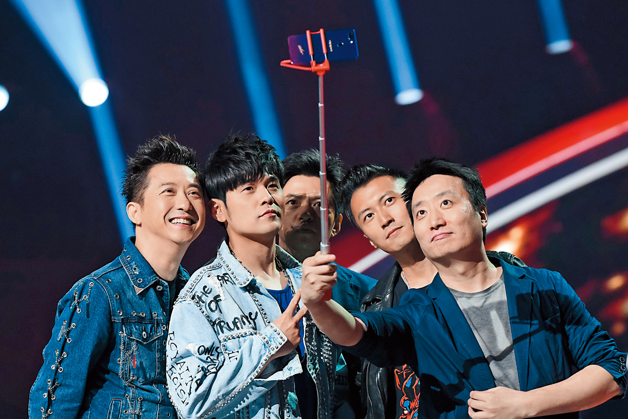 哈林之前在中國節目賺不少，但最近為了張嘉欣，把工作都往外推，估計有上億元之譜。（東方IC）