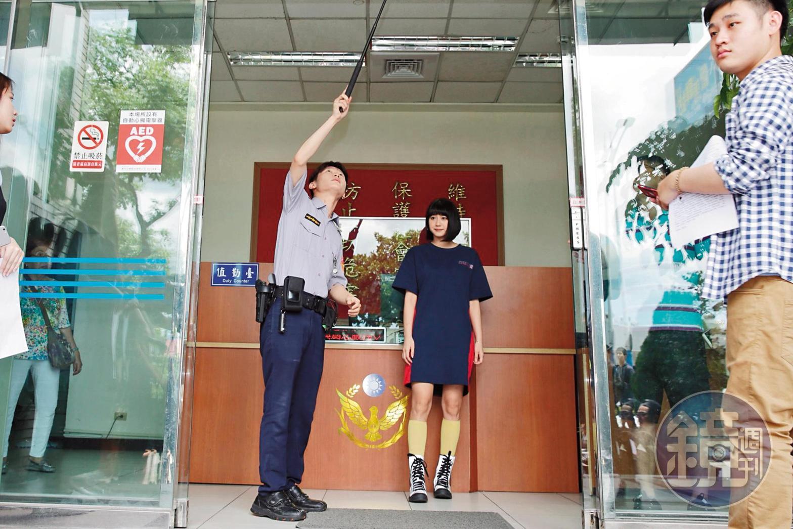 21歲的四葉草從網路爆紅，成名後負面新聞也不少，日前IG遭駭客盜帳號，發文及追蹤粉絲全都消失，氣得她2日上警局提告。
