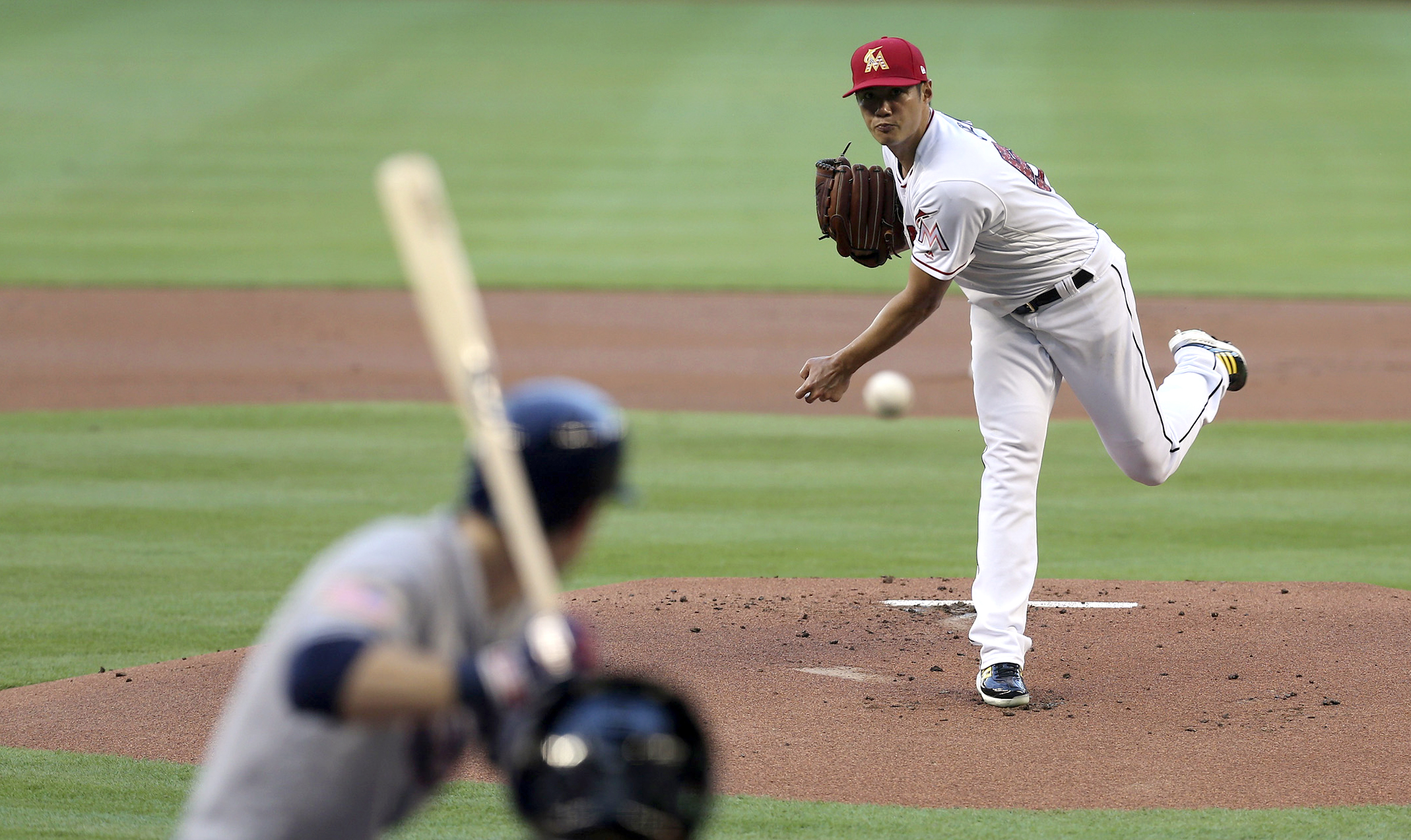 陳偉殷和馬林魚簽的合約屬「頭輕腳重」的逐年遞增型，加上馬林魚又有一票年輕新秀等著出頭，先發輪值保衛戰，恐成殷仔眼下的第一個戰場。（東方IC）