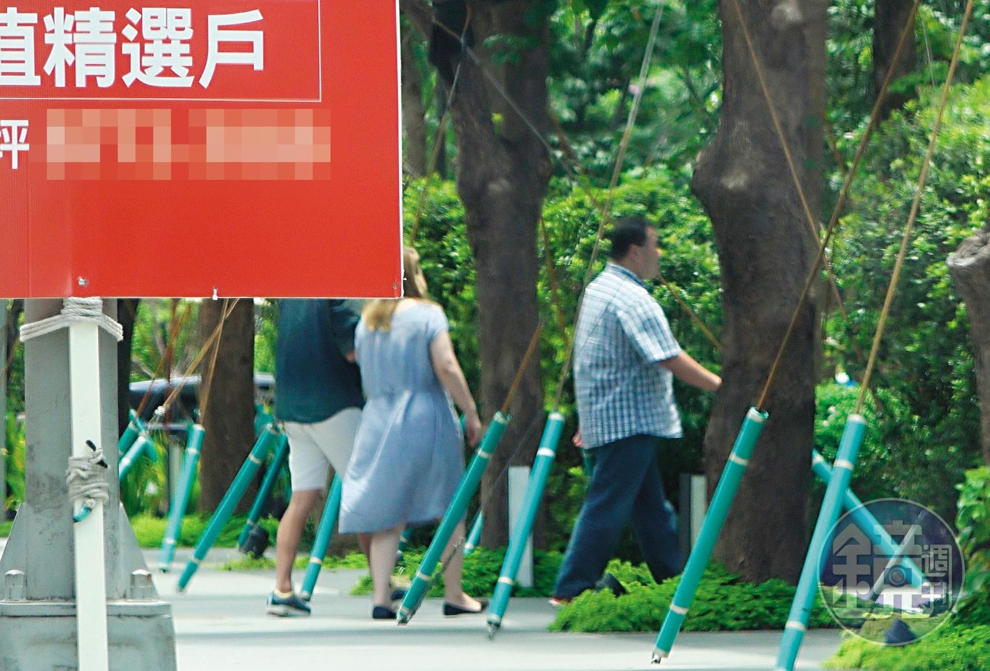 6/12 11:19 董事長陳珮雯與總經理趙士強在上班時間出巡，卻是到大安區看豪宅。