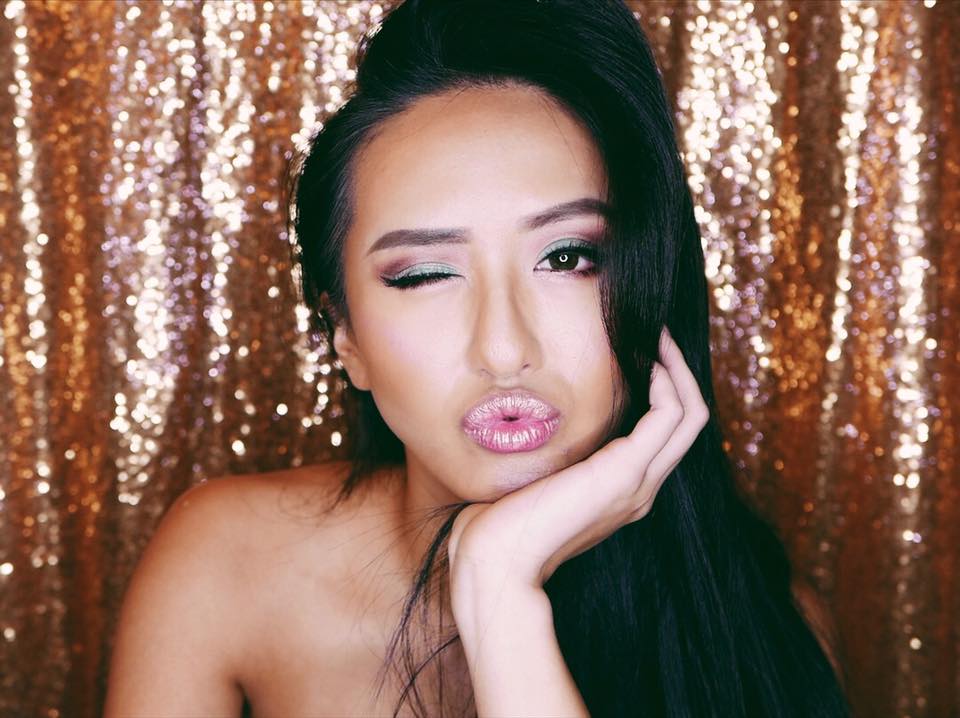 前黑澀會美眉薔薔臉書直播詐騙始末，怒罵割掉歹徒GG。（翻攝自薔薔臉書）