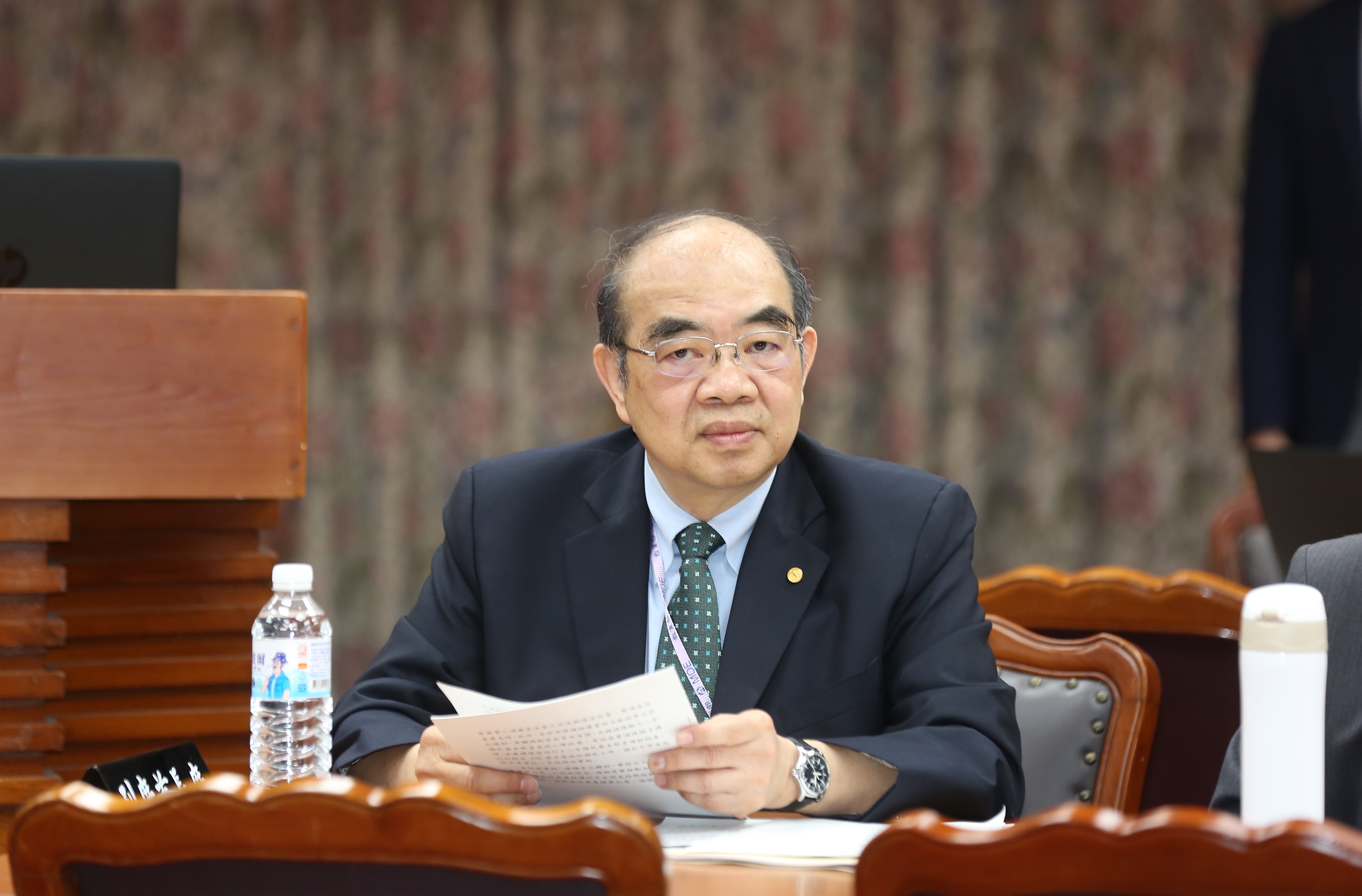 監察院今認為，吳茂昆有違利益迴避、公務員服務法之嫌，依法提案彈劾。