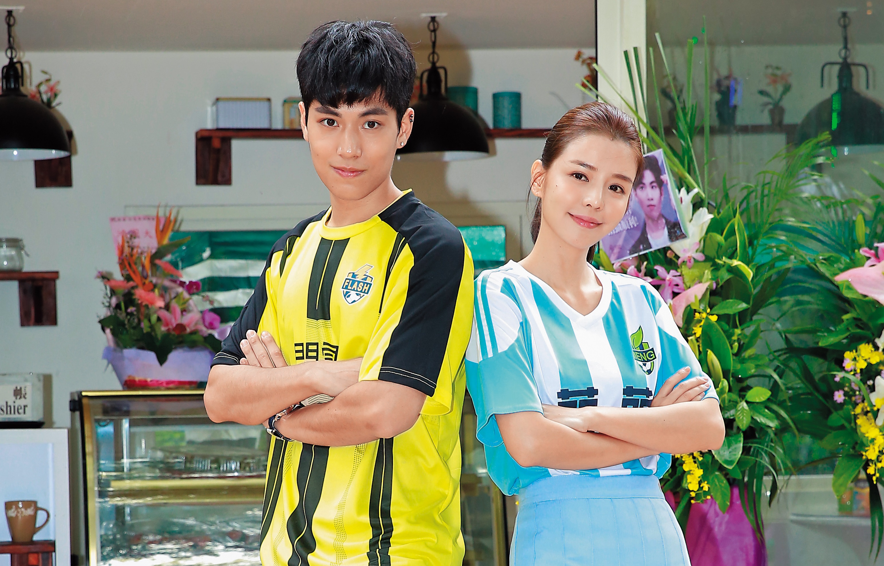 子閎（左）參與不少戲劇演出，去年底還與李毓芬合作網劇《破網時刻》，兩人大談姐弟戀製造話題，劇組卻無預警傳出拖欠薪資停拍。