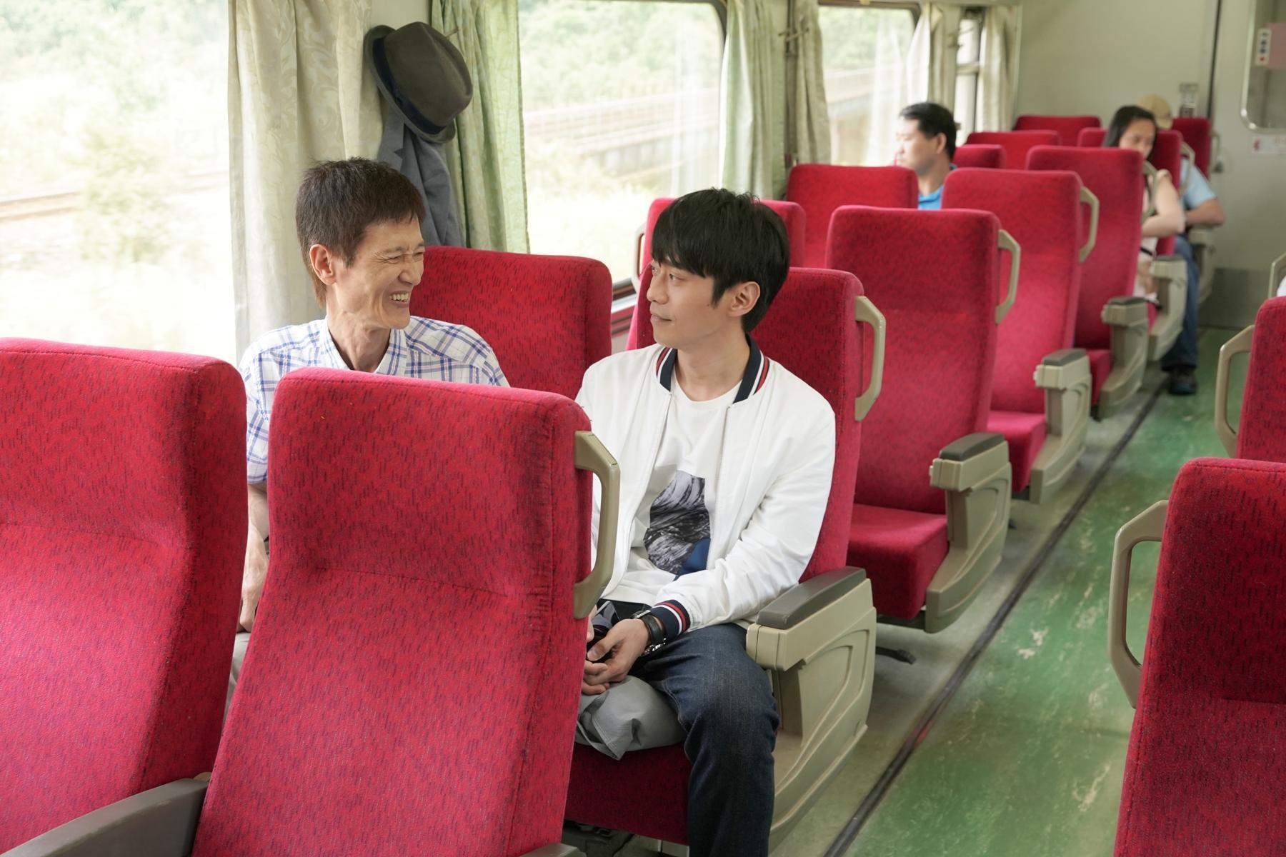 張棟樑和阿西在火車上拍戲,讓他覺得特別難忘。(三立提供)