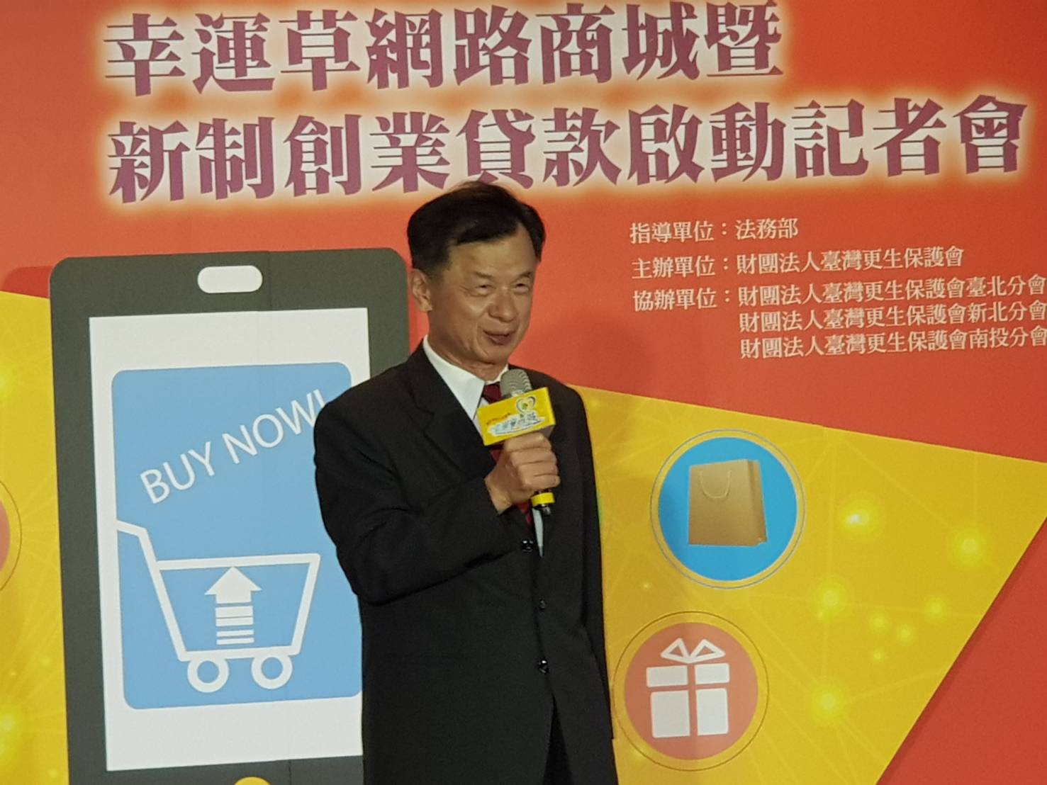 邱太三大讚更生人創業的商品品質不但好，價格又實在，感謝業者提供上架機會。