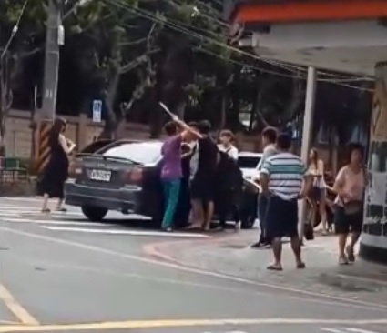 蘆洲當街發生擄人案，曾姓被害人則已表示平安。（翻攝畫面）