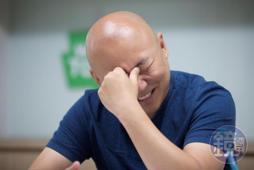 被稱讚本人極具幽默感及藝能感，周浩旻作家笑得十分開心。