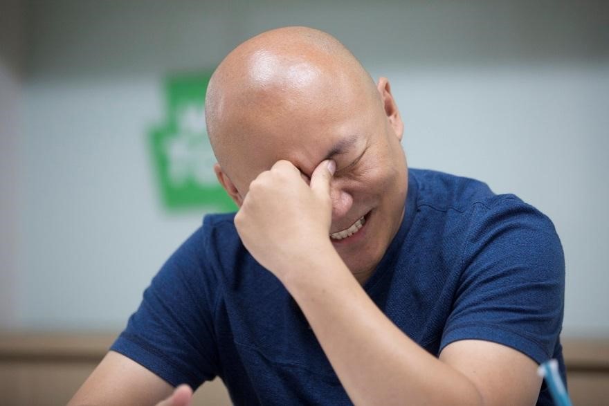 被稱讚本人極具幽默感及藝能感,周浩旻作家笑得十分開心。