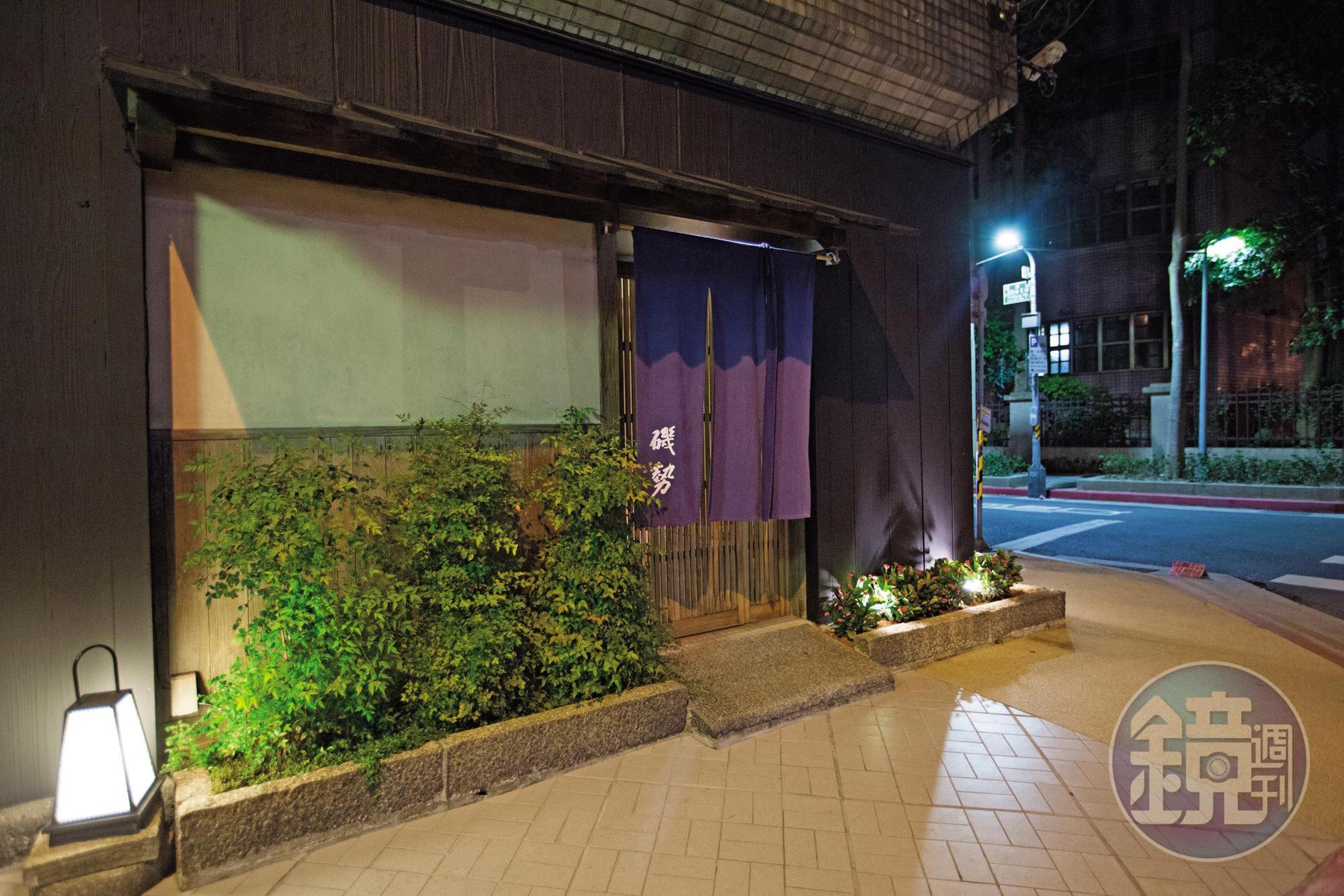 趙士強與陳家母子吃的日本料理店以神祕和昂貴聞名,3人套餐要價近萬元。