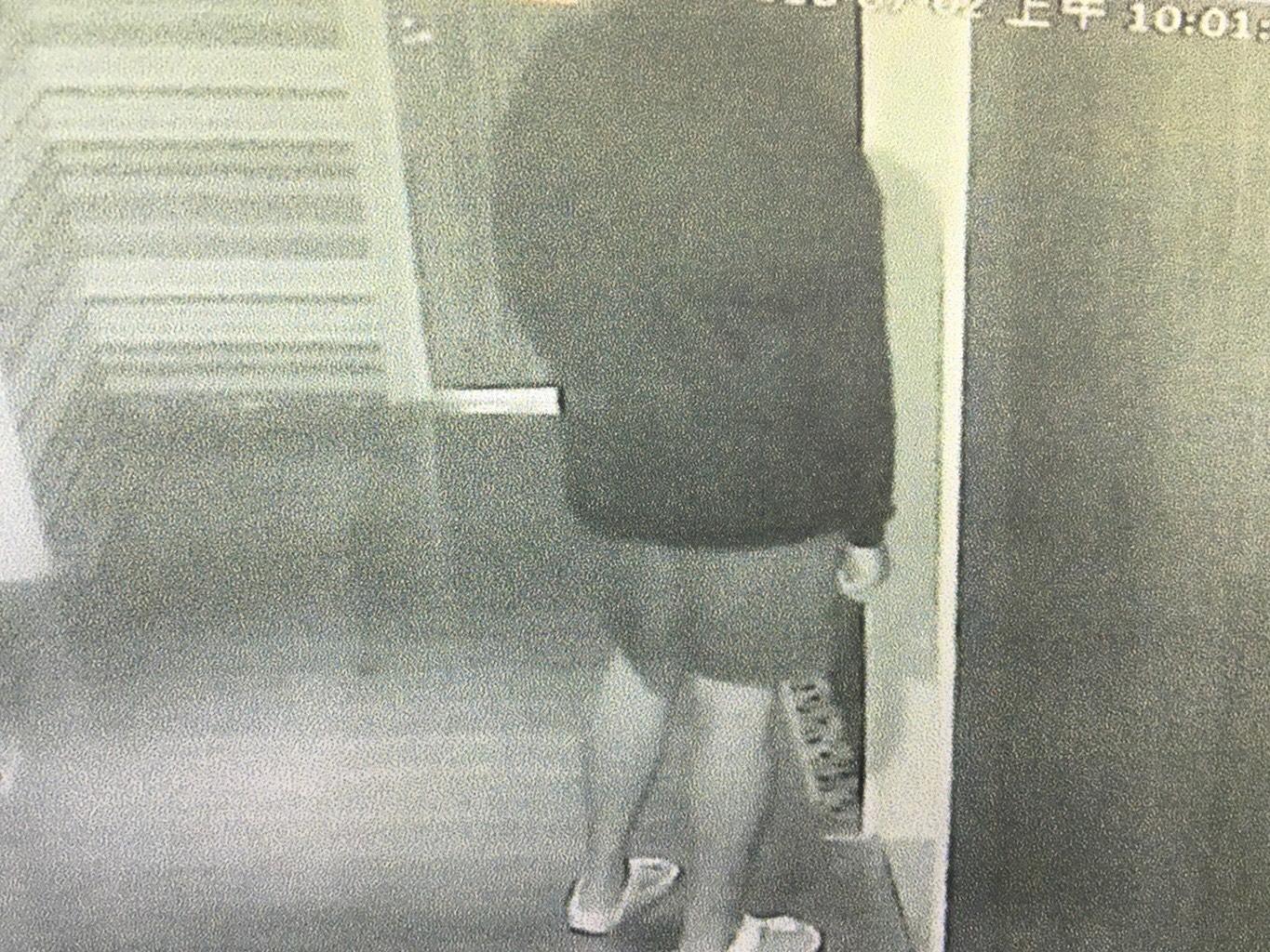 黃姓嫌犯與泰女發生一夜情後，又於返回持電擊棒恐嚇搶劫。（翻攝畫面）