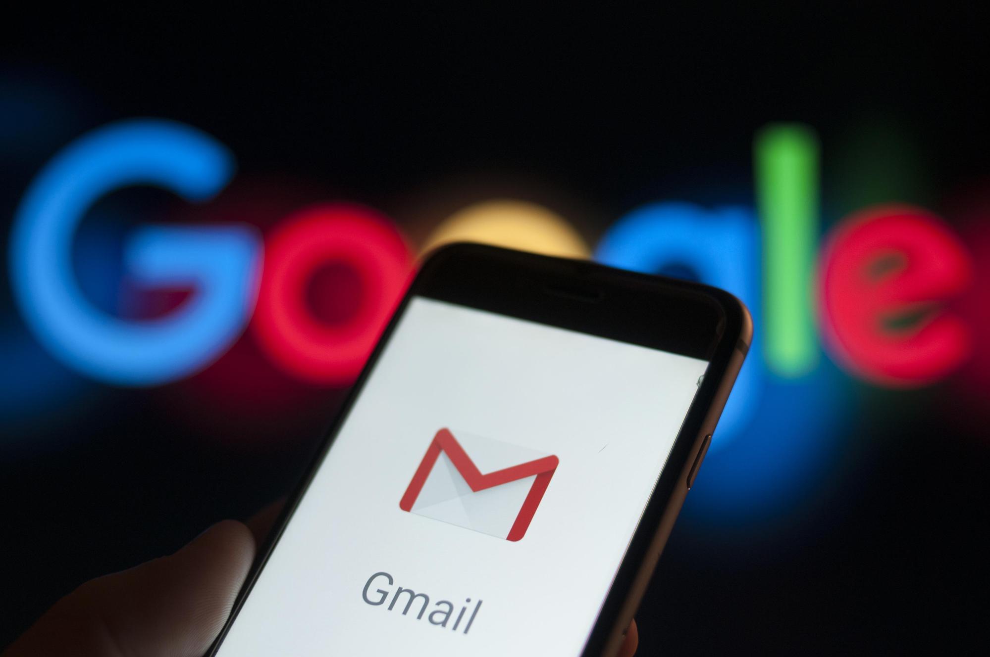 Google公司近日也被踢爆,gmail用戶信箱被第三方應用程式開發商看光光。(東方IC)