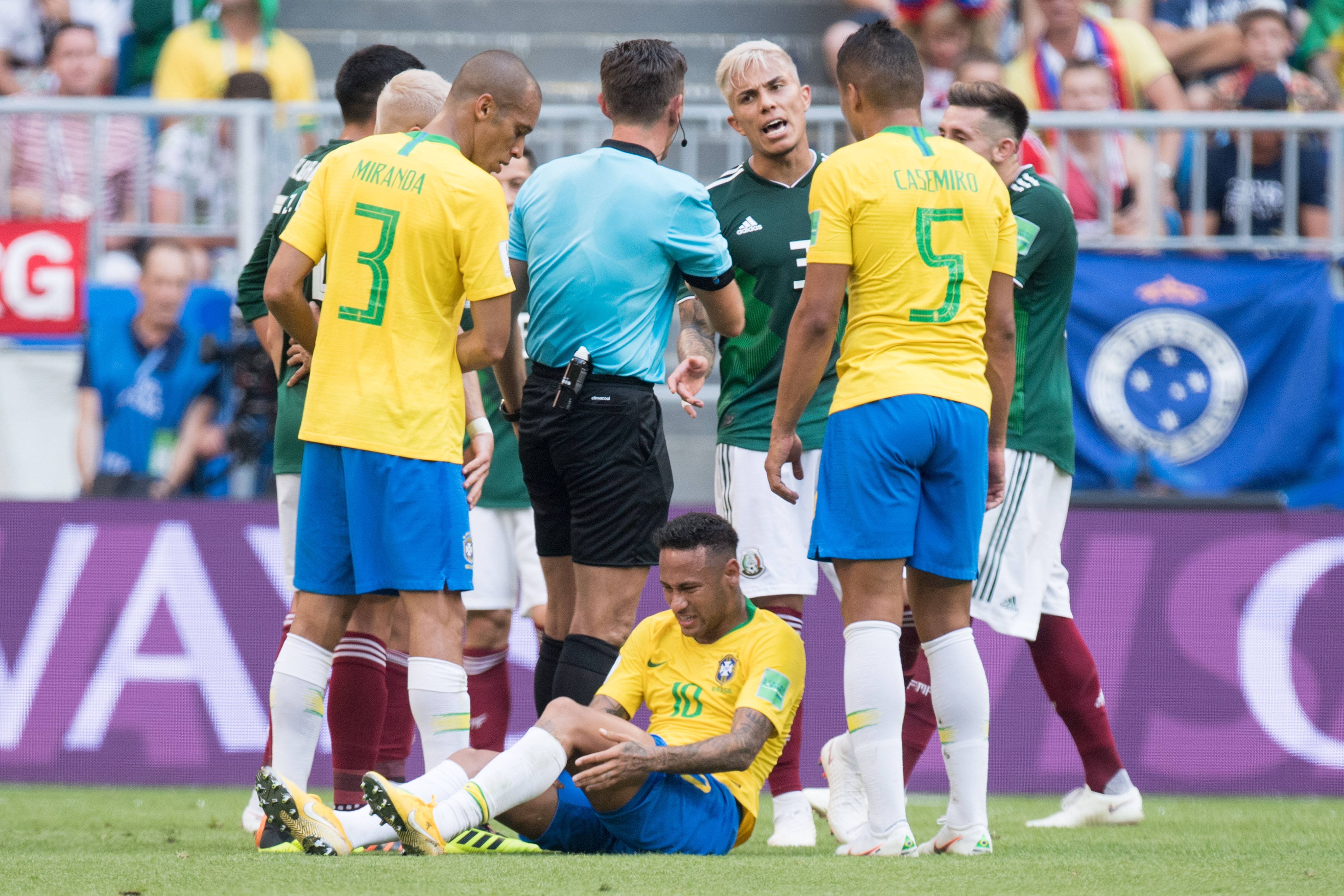 本次世界盃，巴西球星內馬爾上演許多打滾動作。（東方IC）