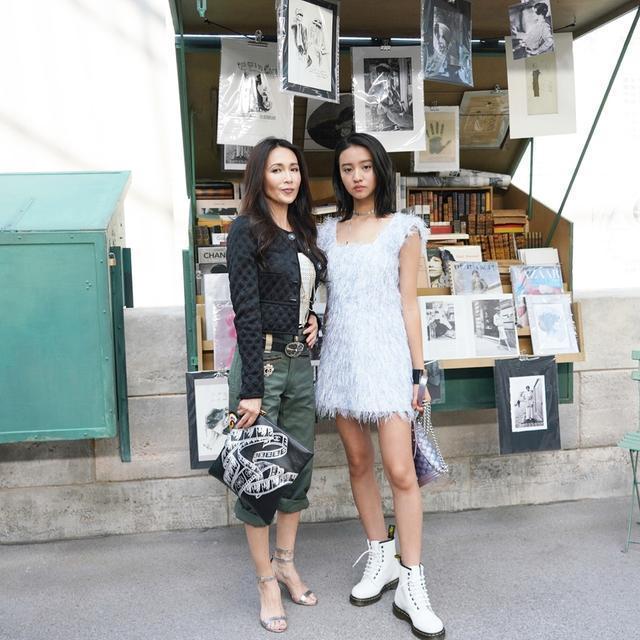 工藤靜香與木村光希同框,帶著愛女遠赴巴黎。(新浪娛樂)