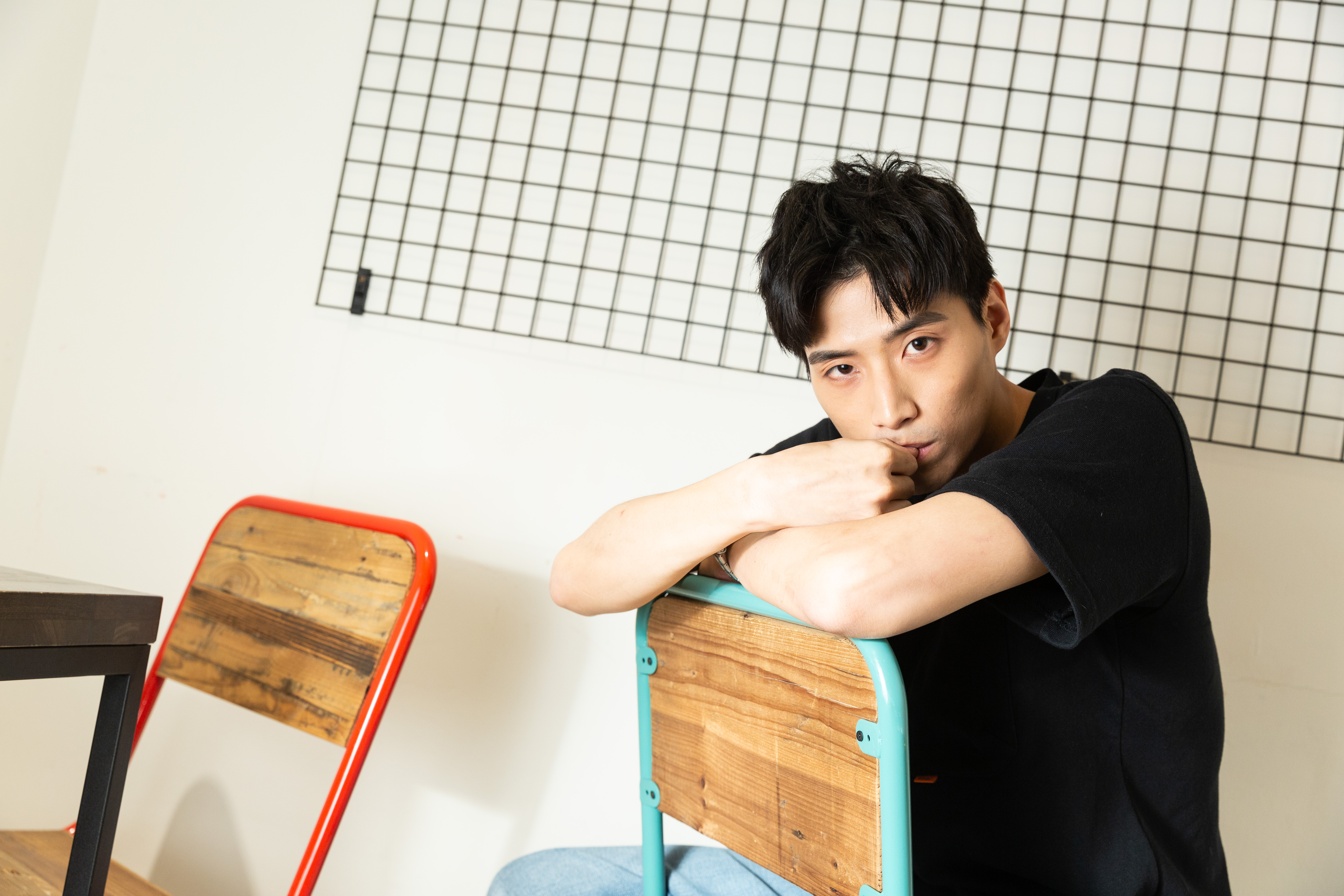 陳彥名雖靠著俊秀外表出道，卻自卑認為自己不帥。