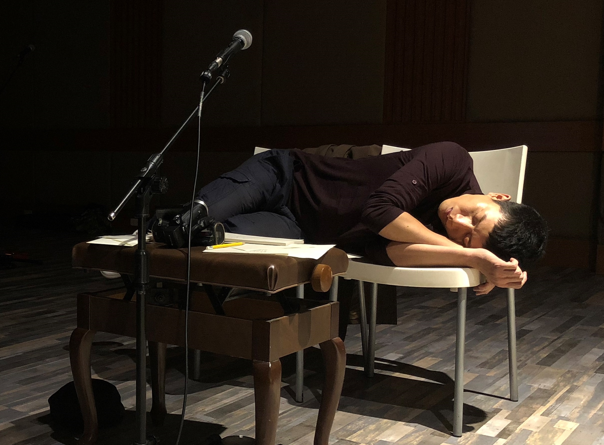 莫子儀近20年來深受失眠之苦，將心情寫成文字出書，7月13至15日即將搬上舞台，以新型態音樂劇表演。（有享影業提供）