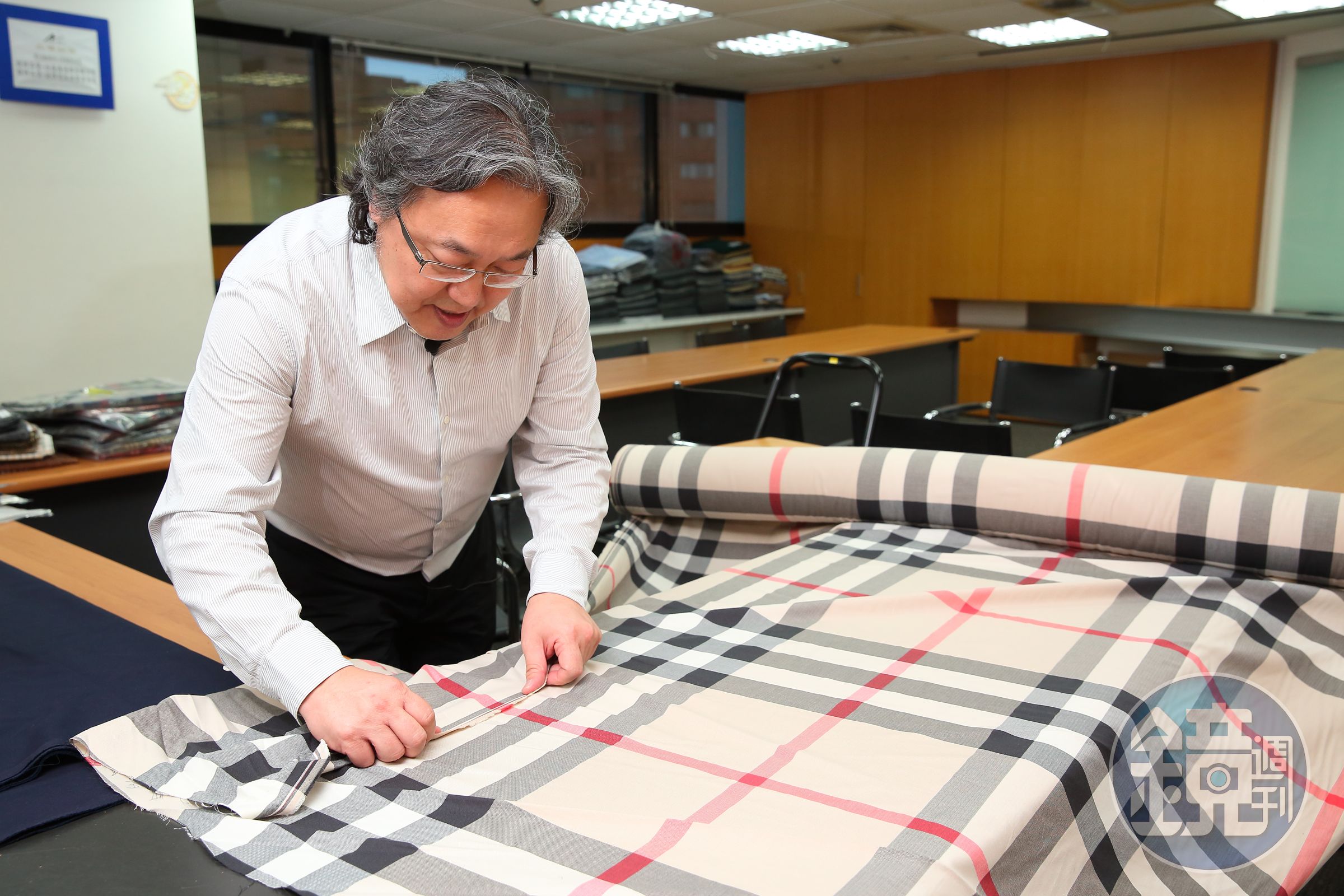 陳富泉生產的格子布因品質穩定，成為多家國際精品的主要供應商。