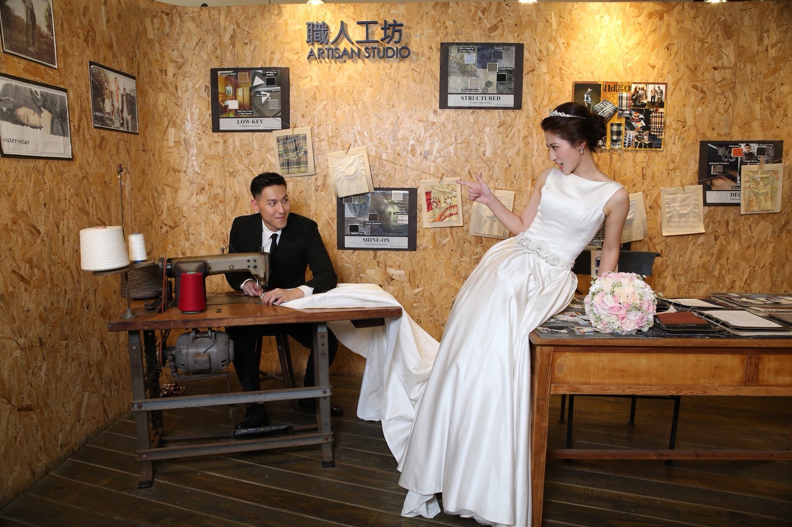 去年陳璽年（左）和唐毓琪（右）完婚，兩人特別回到和明的台南廠拍攝婚紗照。（陳璽年提供）