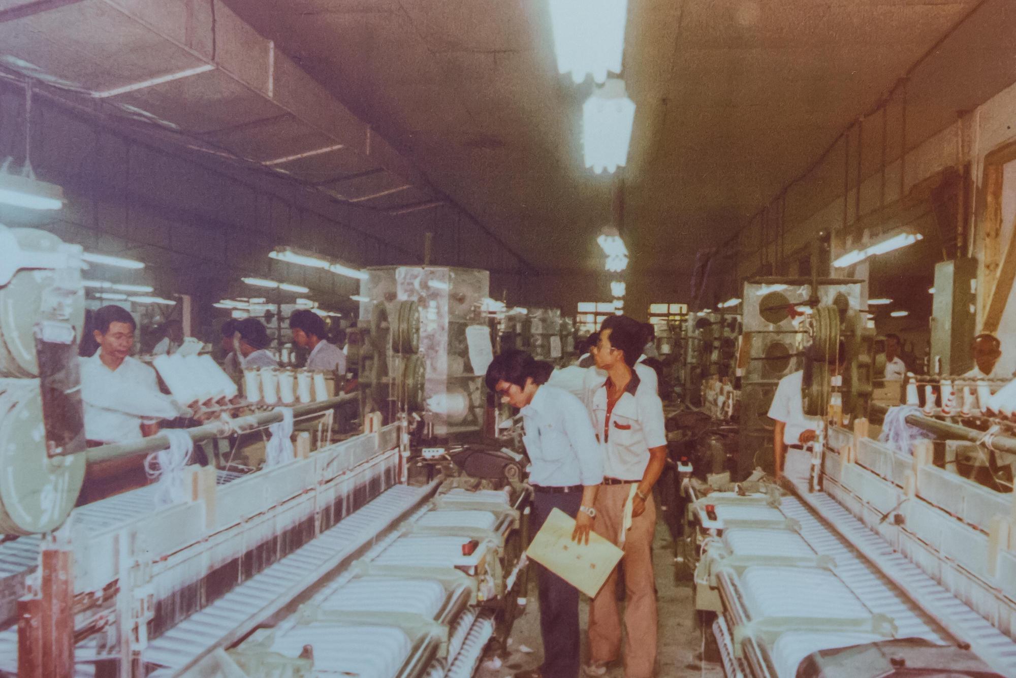 在台南經營超過40年的和明紡織，以需高技術的格子布，拿下多家國際精品大單。（和明紡織提供）