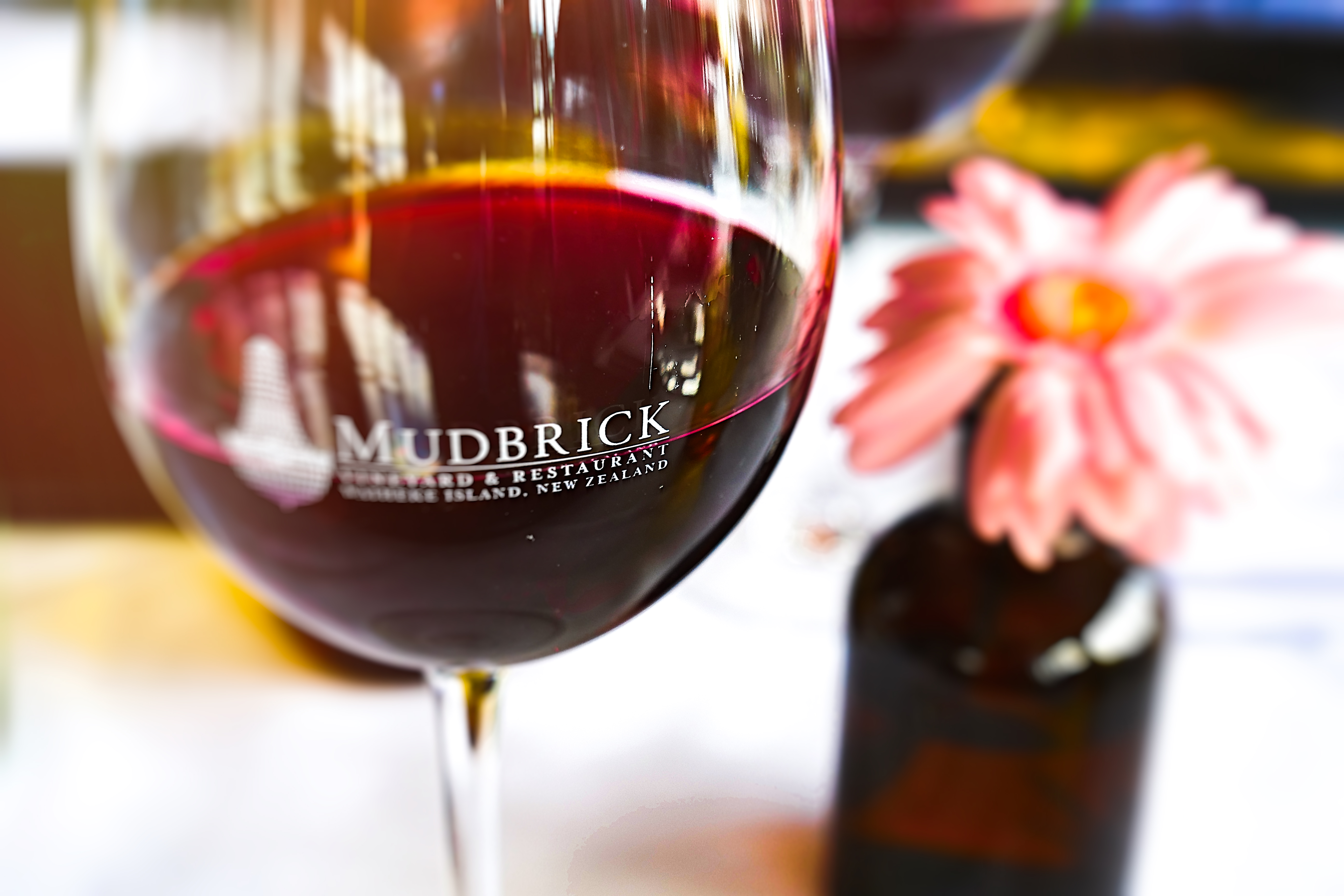 Waiheke Island除了風景美如仙境，島上生產的葡萄酒更是享譽國際。