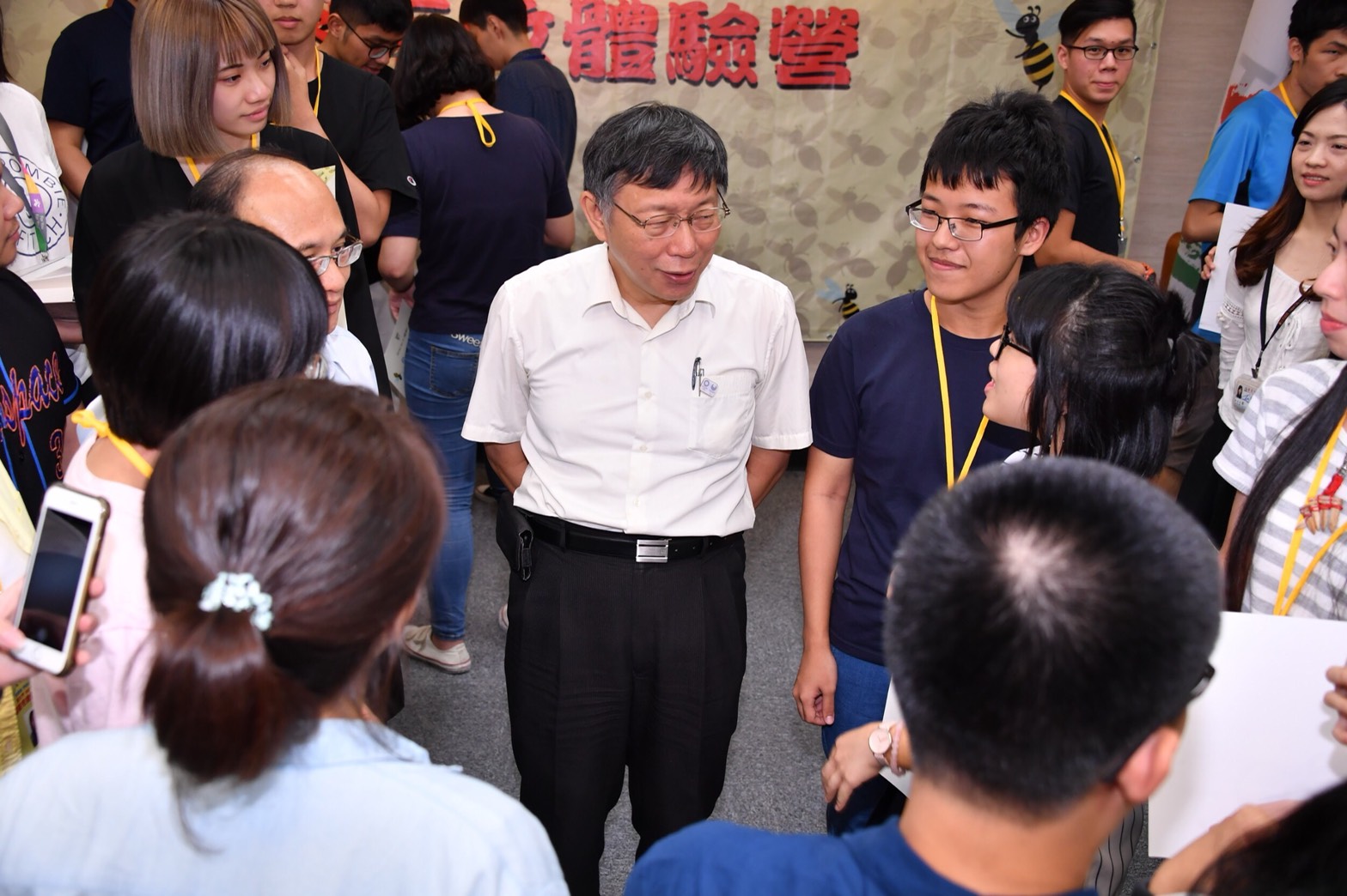 大學生問兩岸一家親　柯P：嘴巴親而己