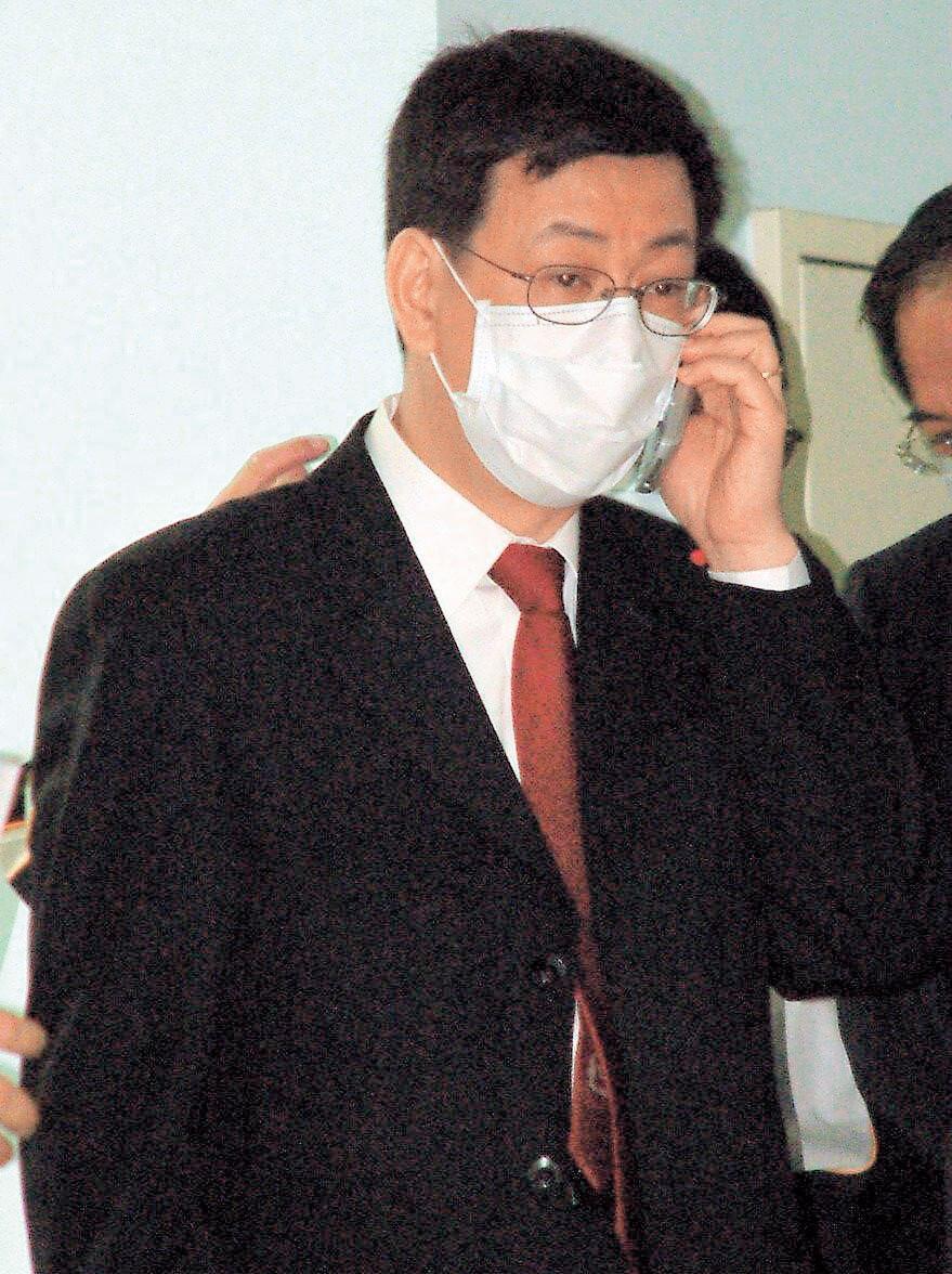 2003年,陳建仁因SARS,臨危受命接任衛生署長,從學院走入官場。(中央社)