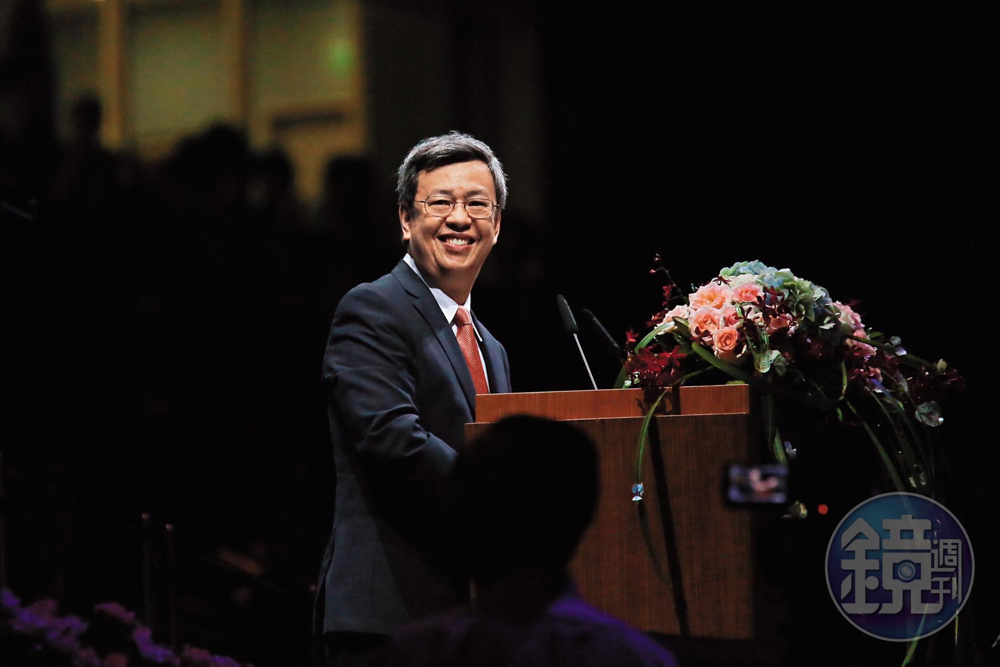 陳建仁是行憲後,首位以無黨籍出任的副總統,他同時也第一位信仰天主教的副總統。