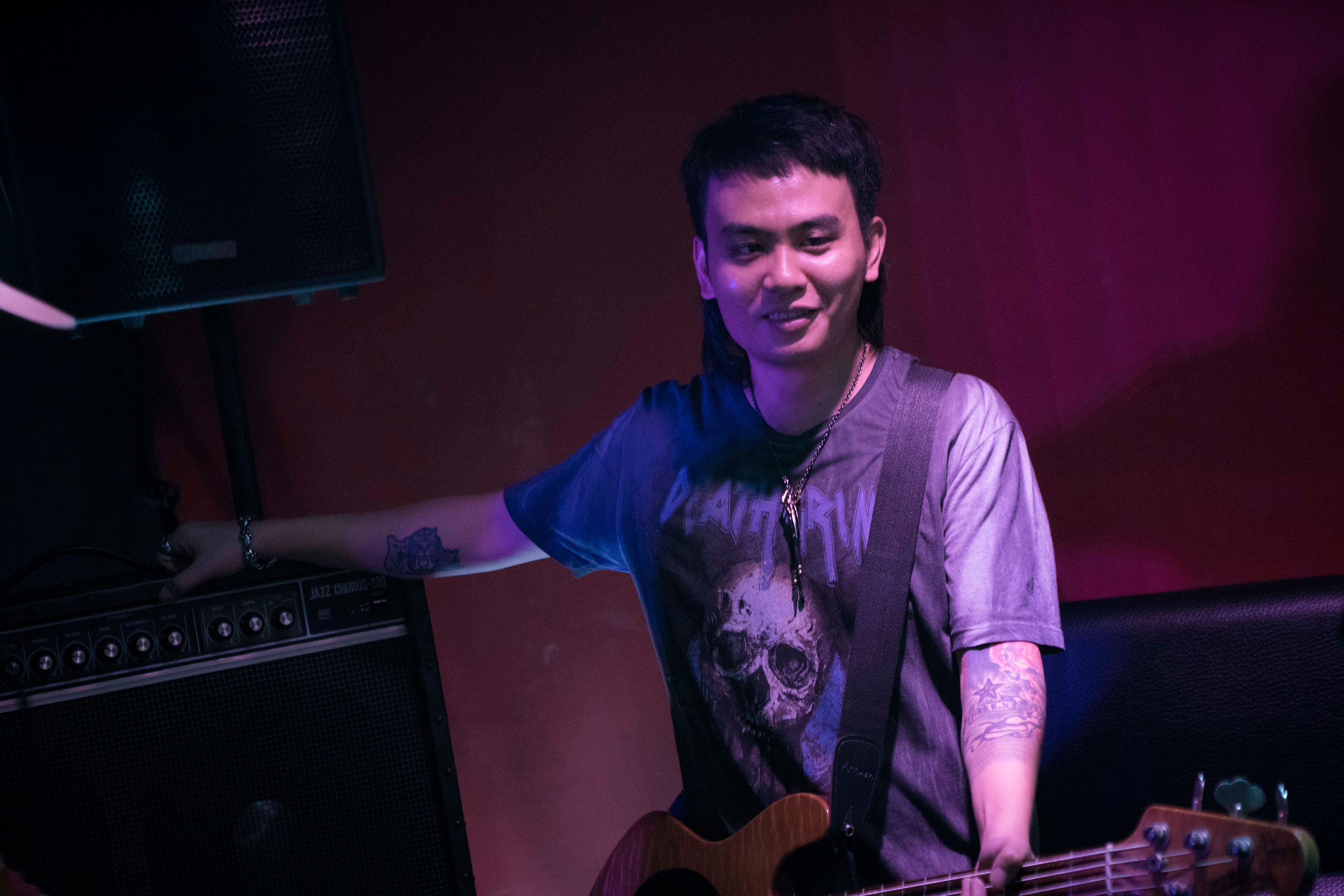 《搖滾樂殺人事件》找來許多音樂人演出，其中還有「滅火器」主唱楊大正。（星泰娛樂提供）