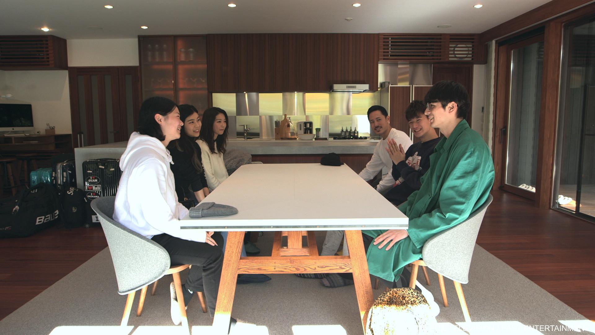 《雙層公寓:敞開愛的大門:第三部》是一部全無腳本的實境影集。(NETFLIX提供)