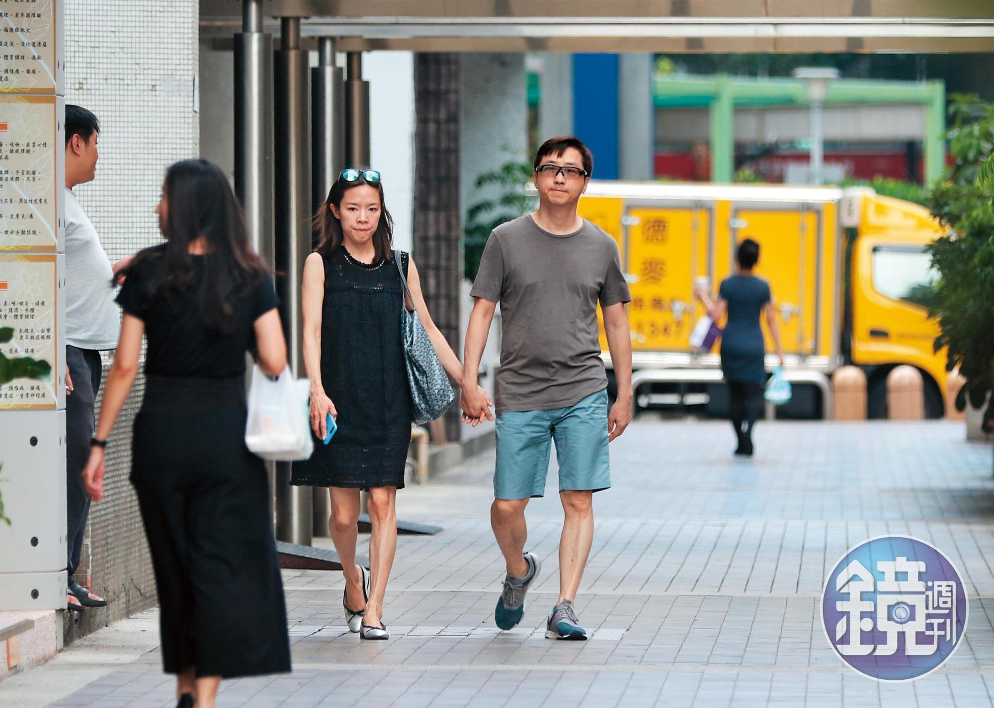 不久前本刊拍到哈林夫妻的散步日常，並且爆出張嘉欣已經懷孕。