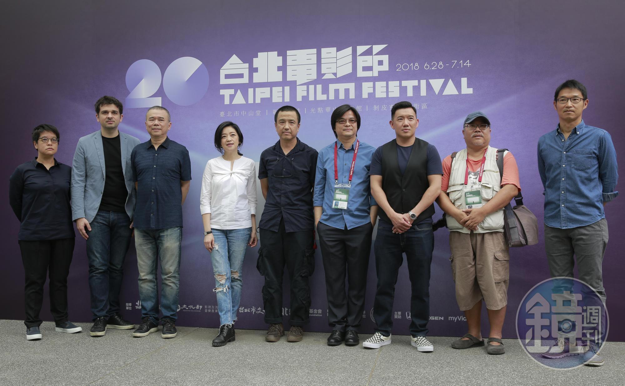 台北電影獎評審團與媒體見面，左起李耀華、馬修、陳玉勳、李欣芸、婁燁、周強、杜汶澤、陳懷恩與關本良。