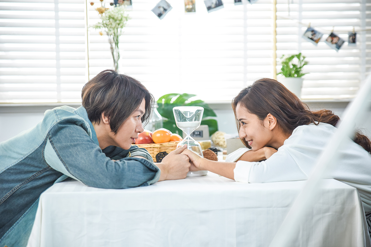 黃少谷與同公司女團培訓生彭名慧對戲，兩人年紀相差快一倍。（喜歡音樂提供）