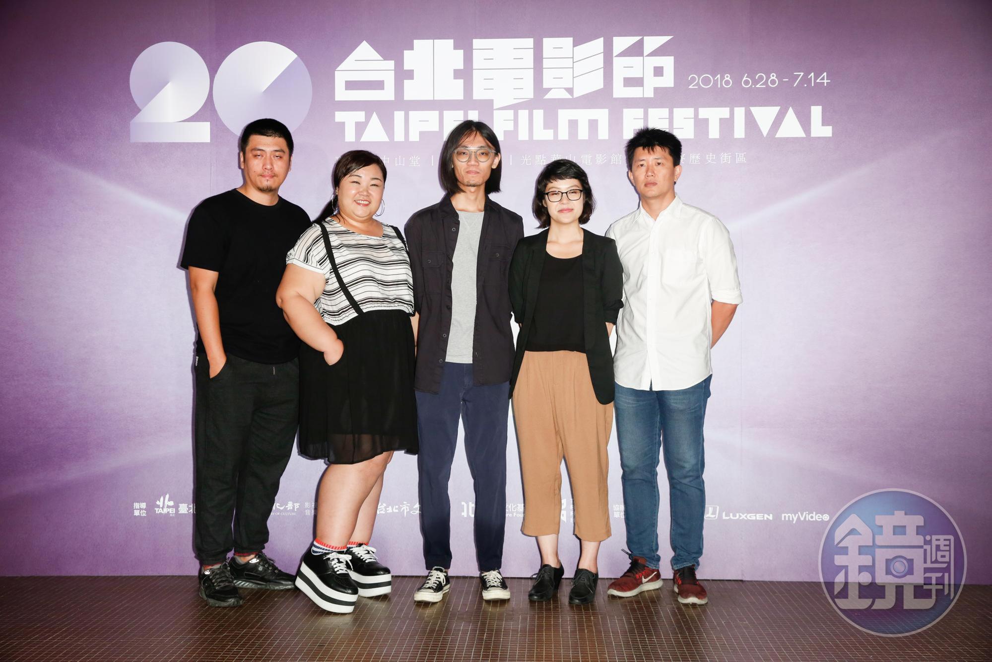 導演勒嘎舒米(左起)、演員廖慧珍、導演呂柏勳、導演謝沛如、導演廖克發,一起出席《十年台灣》台北電影節首映。