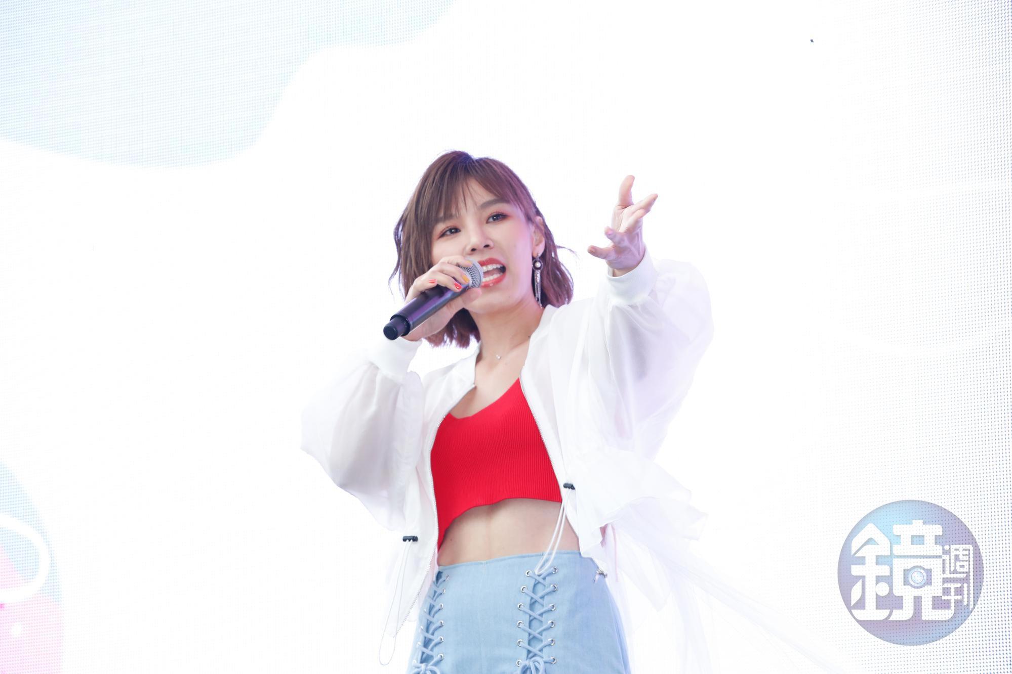 李佳薇在「薇唱會」演唱新專輯歌曲，讓歌迷大飽耳福。