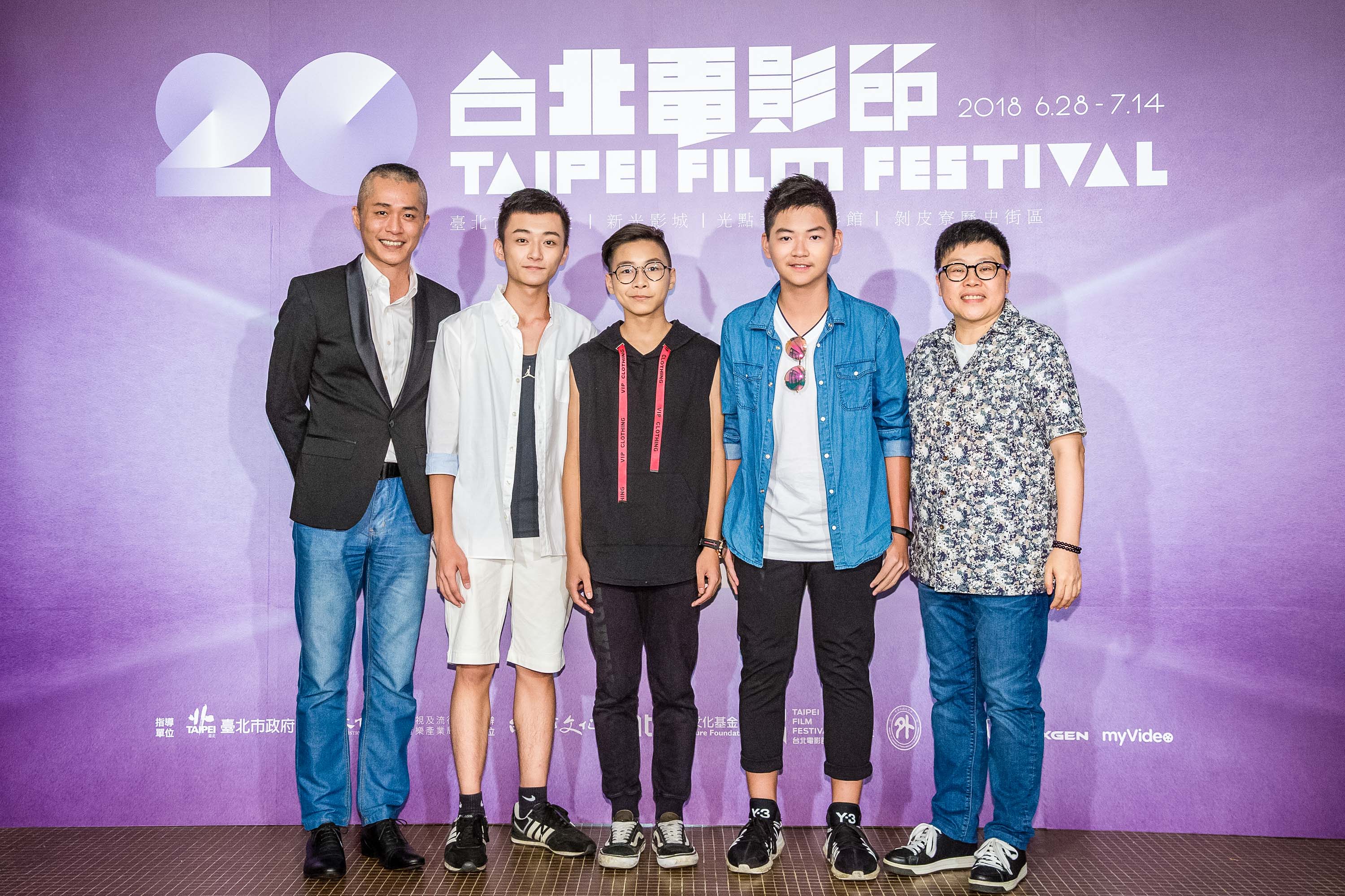 《藍色項圈》導演張訓偉、傅顯捷、汪師超、杜以謙、製片片葉如芬，一同出席台北電影節「特別放映」單元。（台北電影節提供）