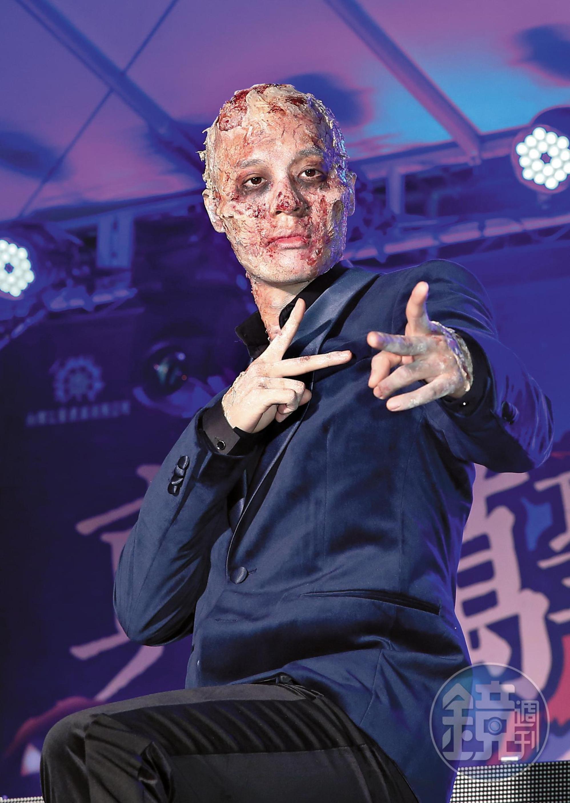  除了歌手，周湯豪也身兼音樂製作人、DJ等頭銜，曾在萬聖節派對扮鬼當DJ放音樂打歌，為了宣傳專輯犧牲不小。