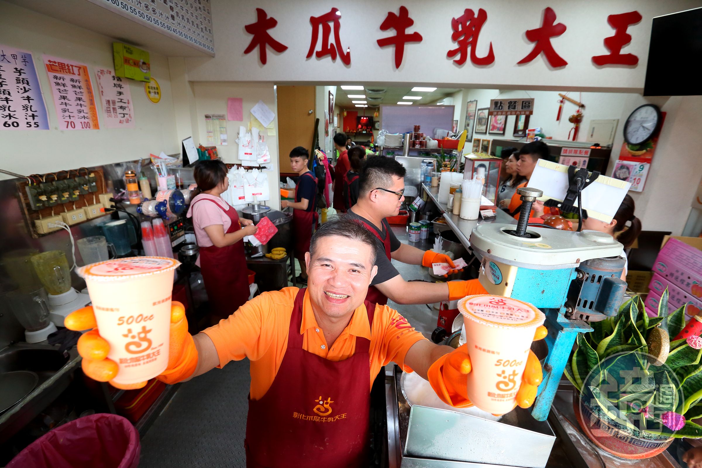 彰化木瓜牛乳大王的木瓜牛乳，是店內指名度最高的飲品。