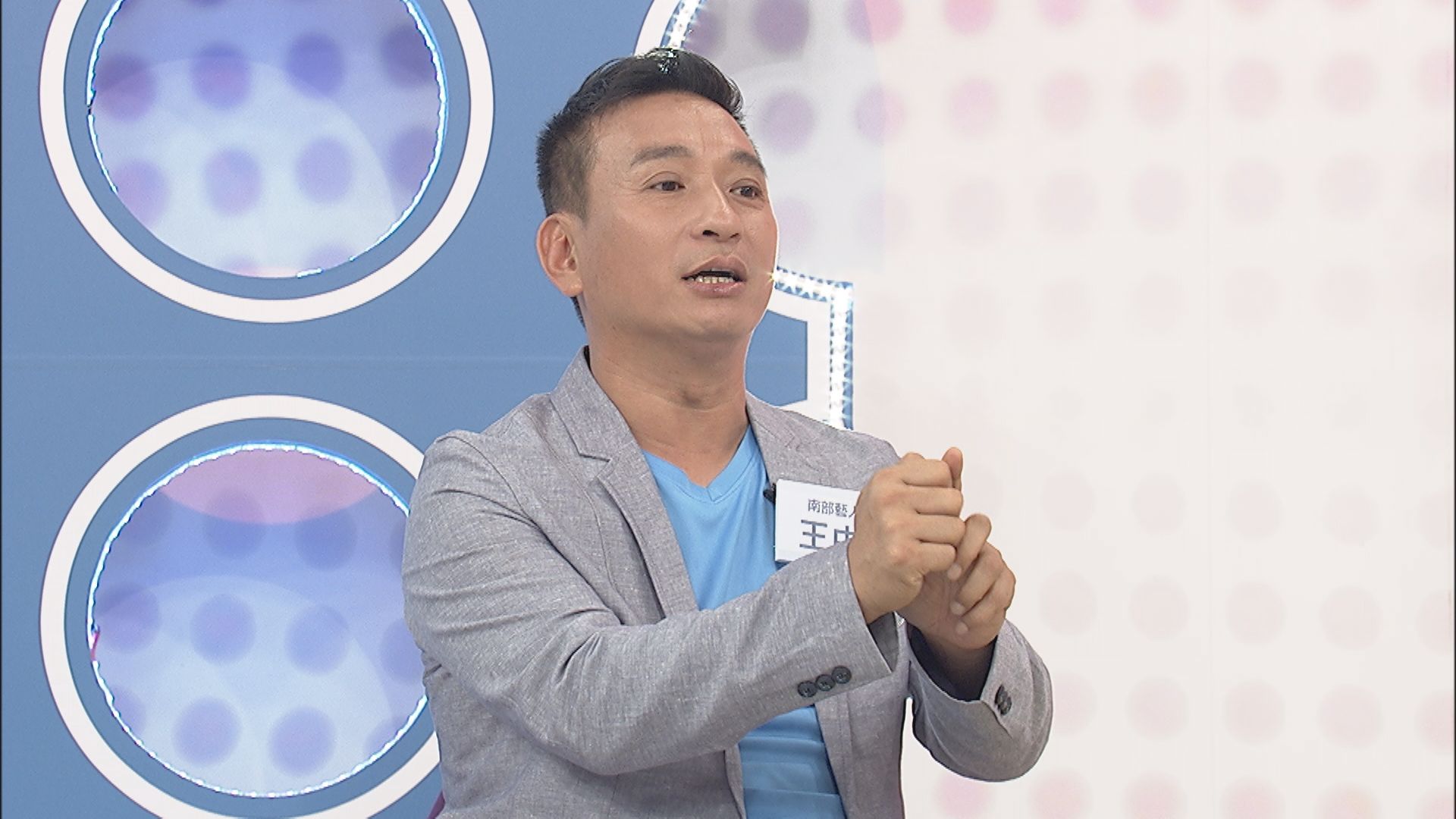 王中平說起自己沒麻醉就被醫師動刀的往事還記憶猶新。（中天提供）