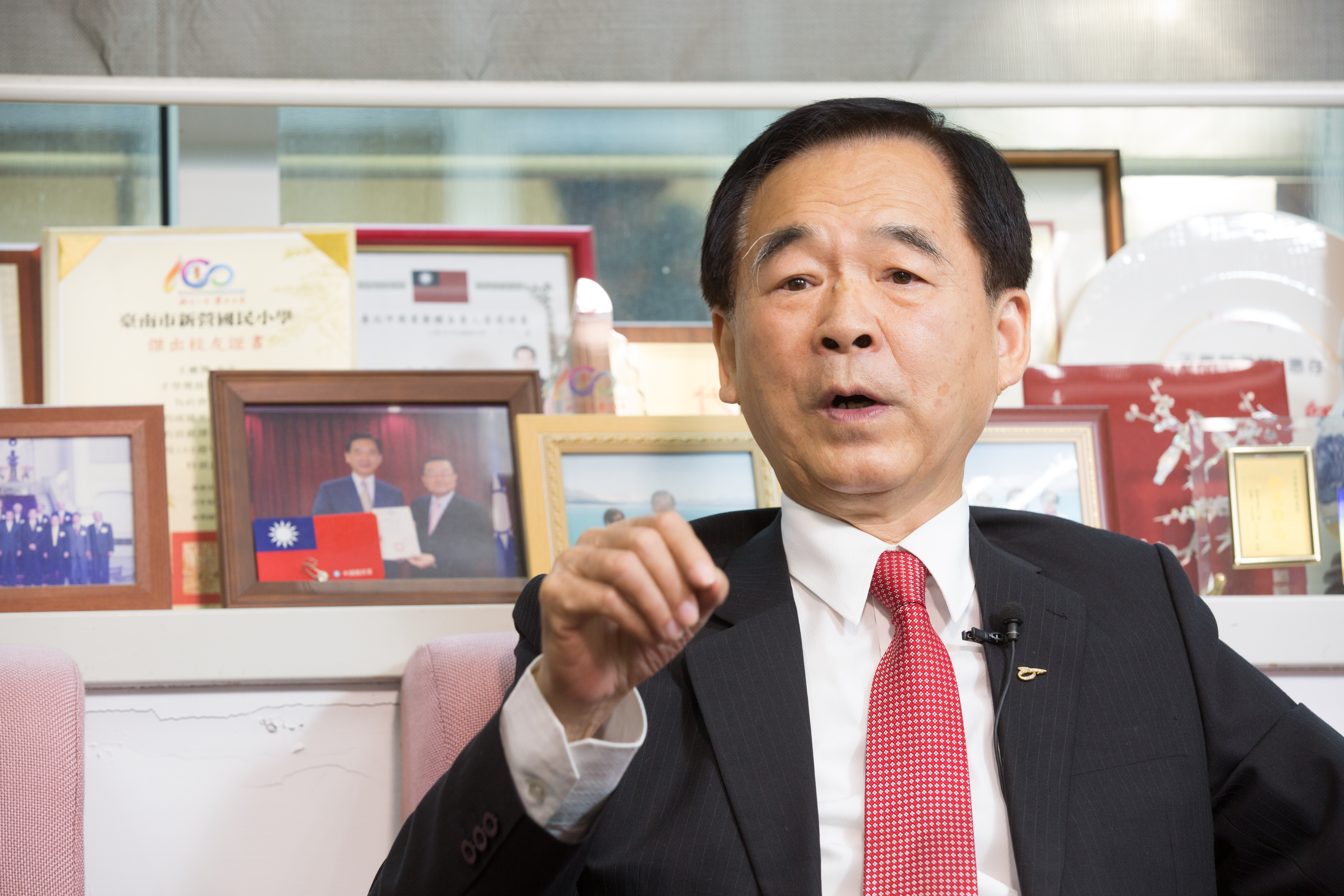 蓋電廠不容易，王應傑須過五關後才能拿到執照建廠，中間每個環節都得經過公權力。