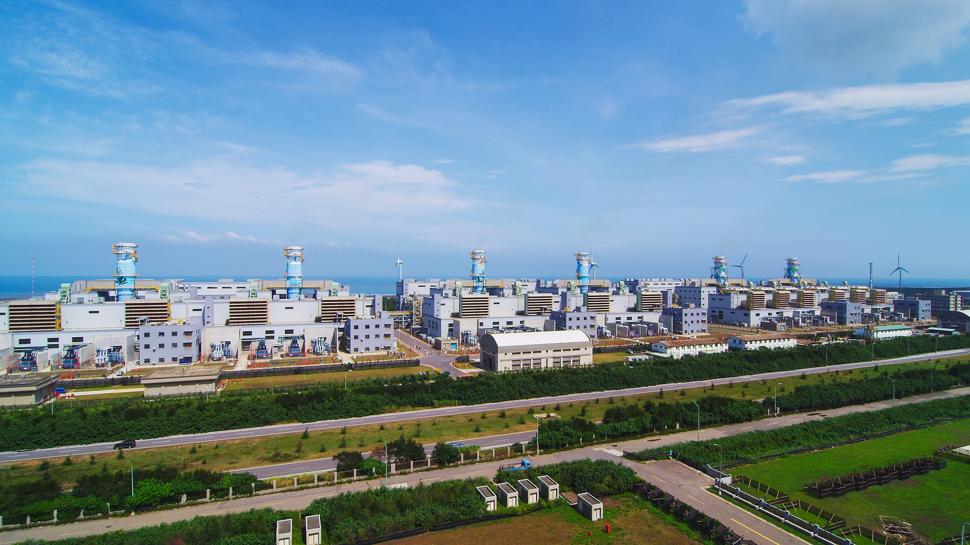 王應傑感慨青山綠水不再，才跨界蓋天然氣發電廠。 