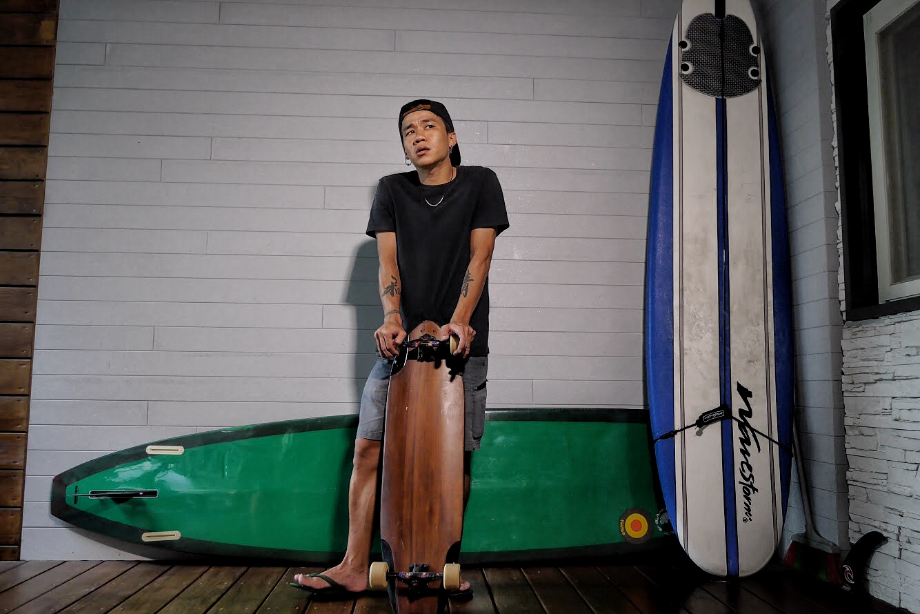 李小巨，刺青工作者，芳齡 31 的老屁孩。