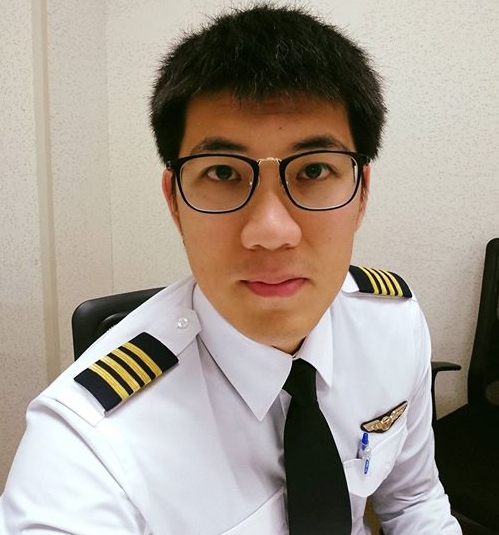 安捷訓練機上的教官林晉宏。（翻攝畫面）