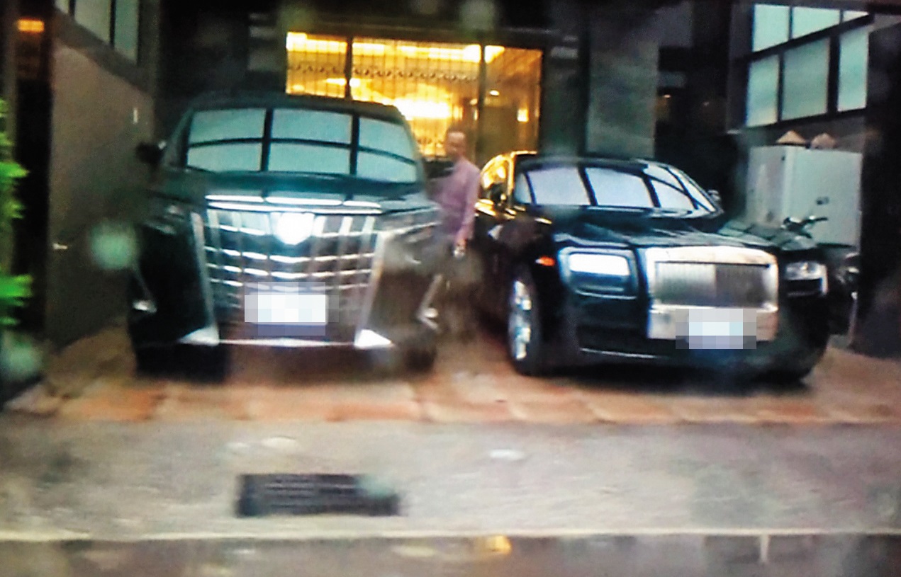 簡姓業者不但因病不用坐牢,還住電梯透天豪宅,坐擁千萬勞斯萊斯名車,上酒店應酬。