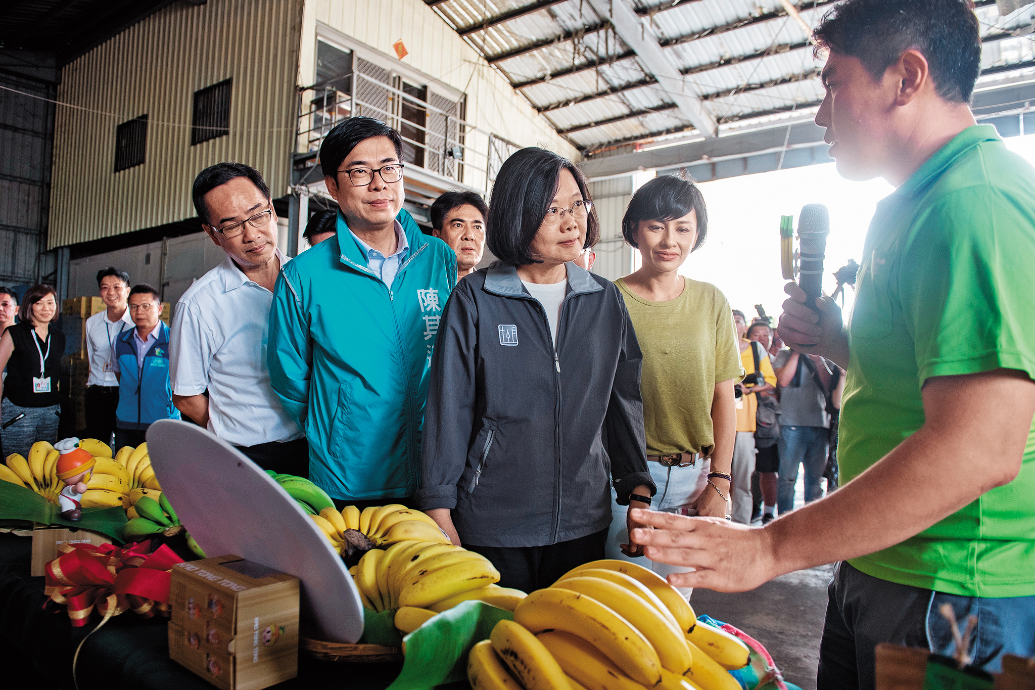 水果價格陸續崩盤，總統蔡英文連番放槍，怒責行政院與農委會。（總統府提供）