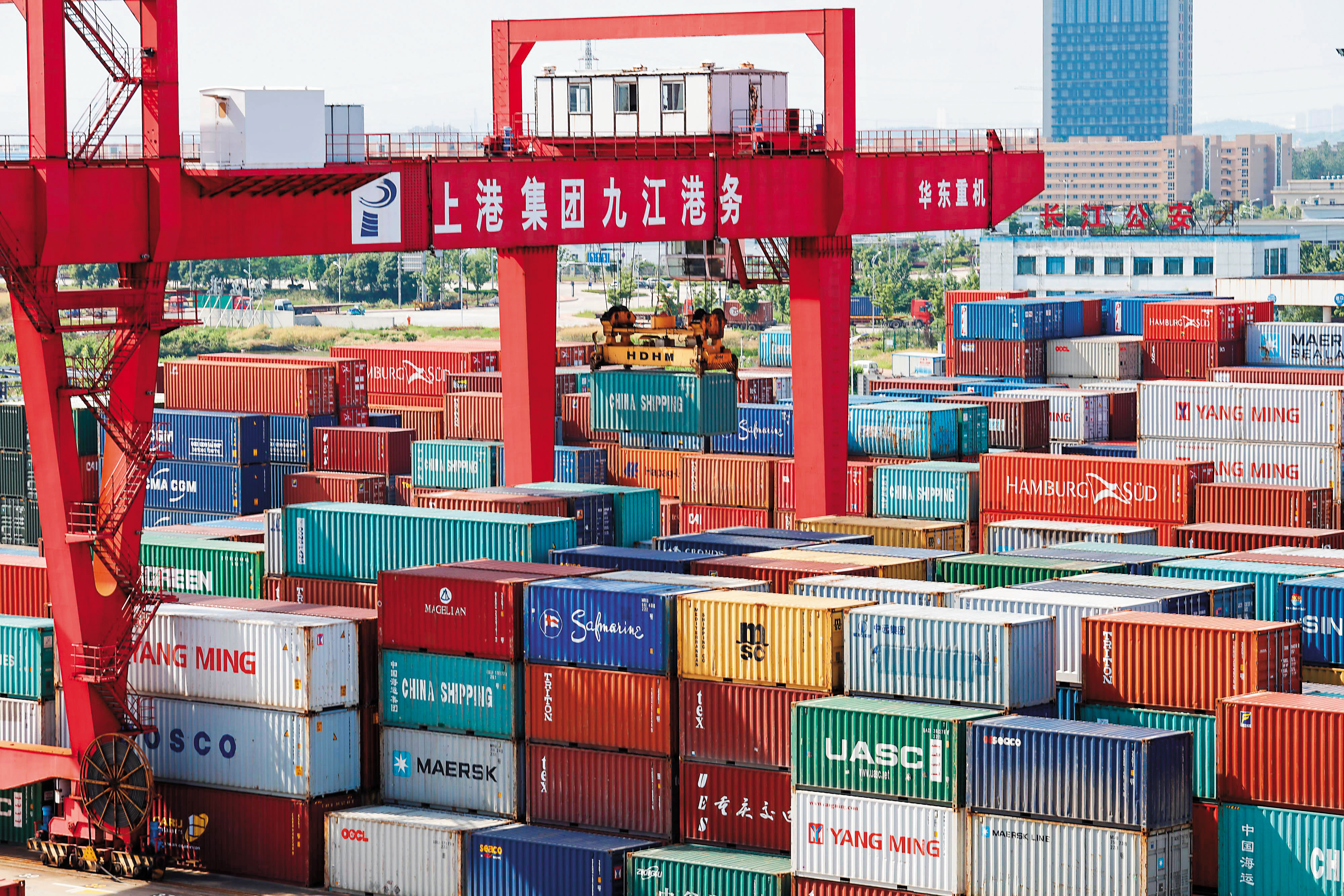 近日的中美貿易戰，創下自由貿易史上金額最高的懲罰性關稅。  （東方IC）