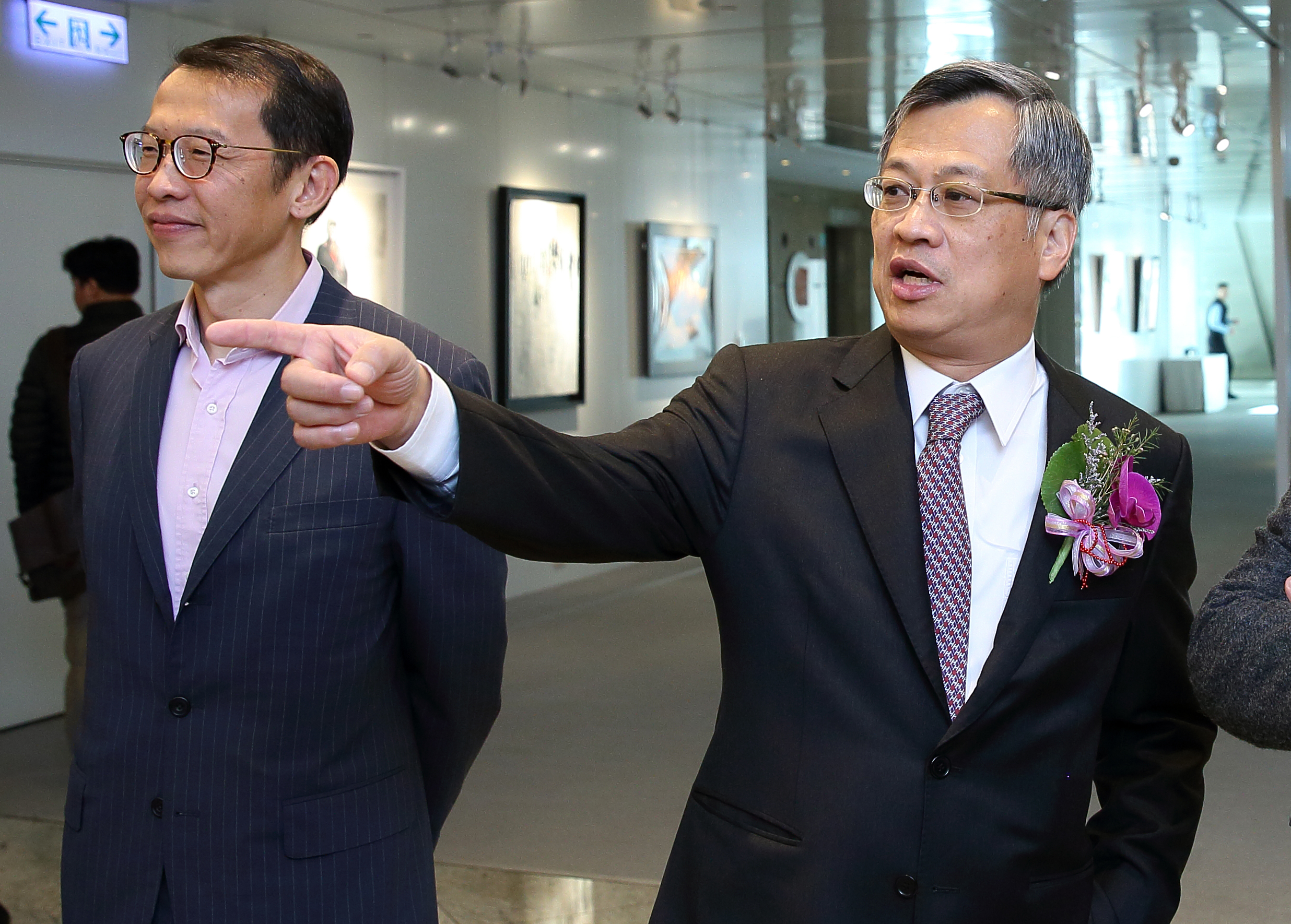 宏泰集團新掌門人林鴻南找外資金童郭冠群（右）操盤，組成本土團隊，擊敗大豐有線成功搶親中嘉網路。