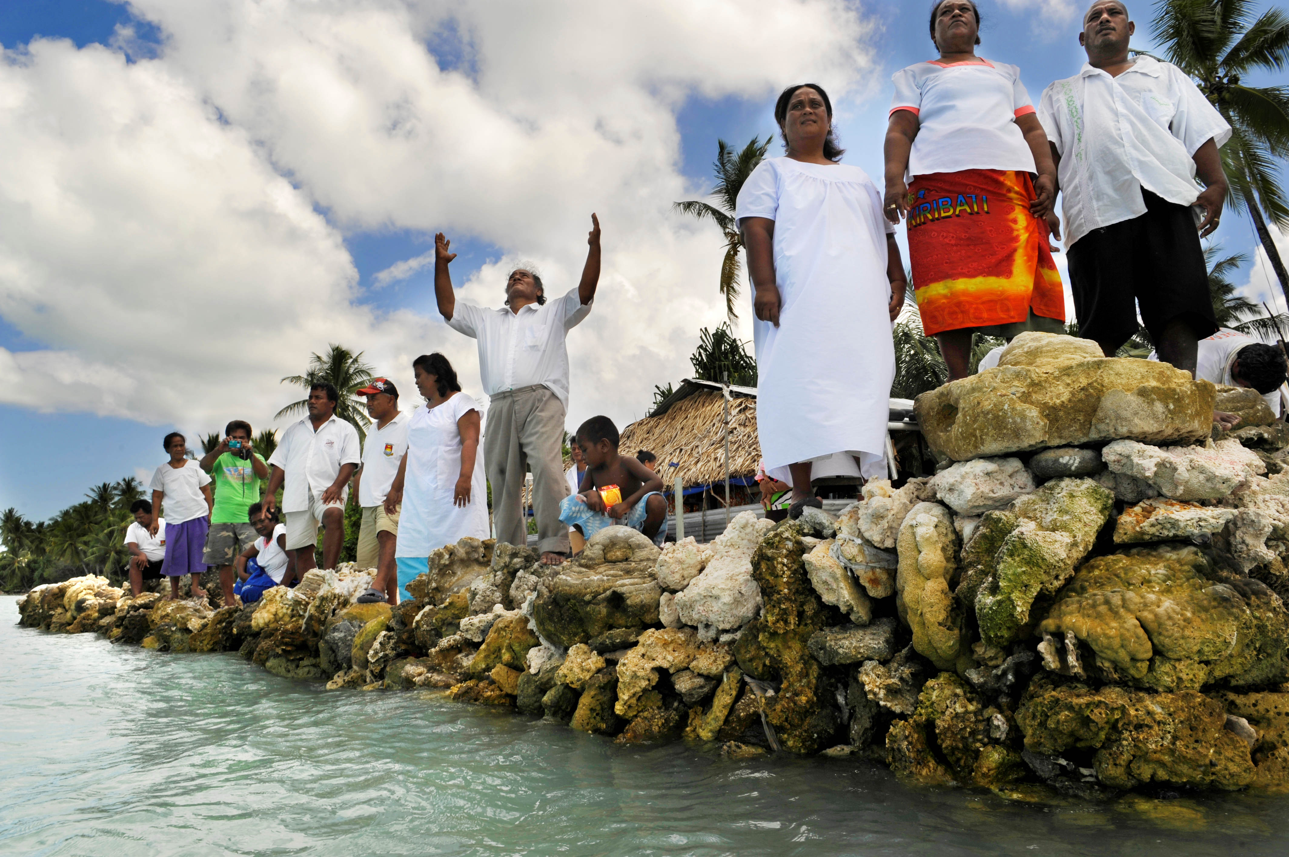 夏威夷日前簽署禁止銷售有害珊瑚礁生成成分的防曬乳法案，預計2021年起生效。（東方IC）