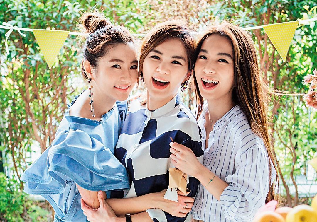 S.H.E出道將滿17年,日前Ella(中)慶祝37歲生日,Selina(左)與Hebe(右)都排除工作,3人聚首慶生。(翻攝自Ella IG)