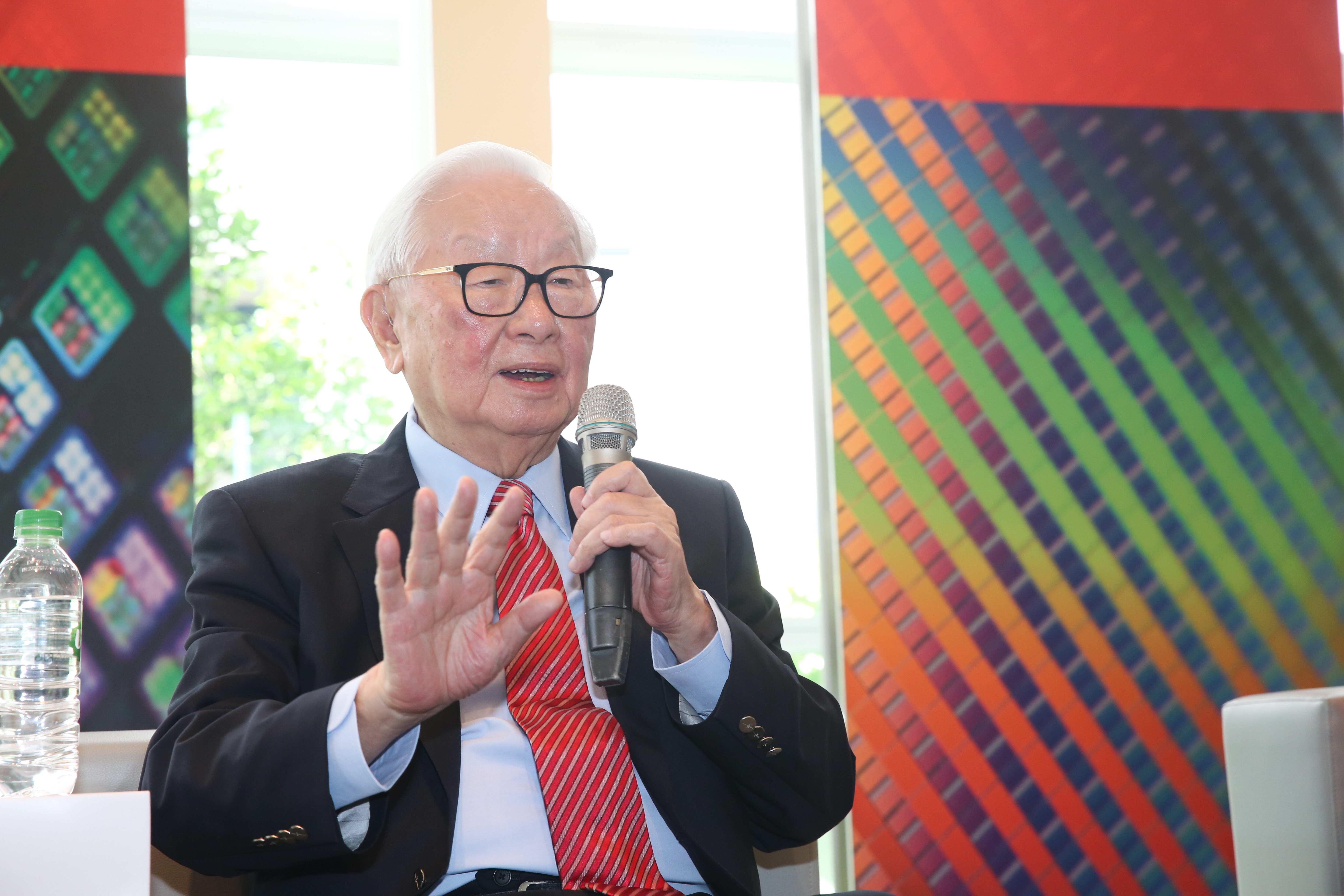 張忠謀認為，川普打貿易戰像是沒有劇本的實境秀。