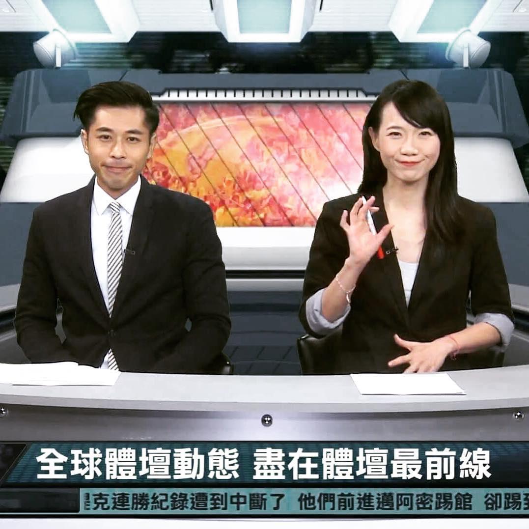 張旖旂(右)深耕體育界,不走性感路線,靠著平易親人的形象走出一片天。(翻攝自愛爾達電視)