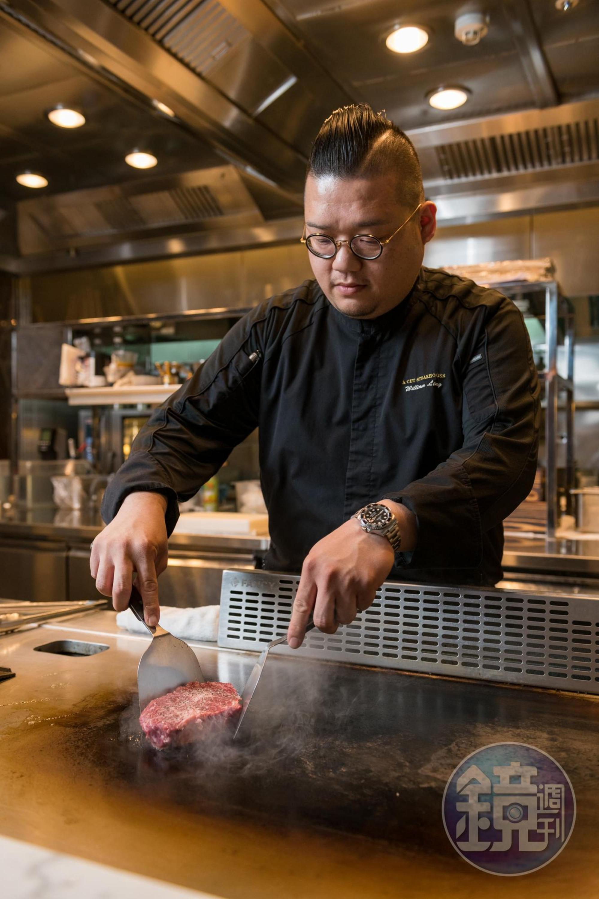 「A CUT牛排館」主廚凌維廉有15年西餐資歷。